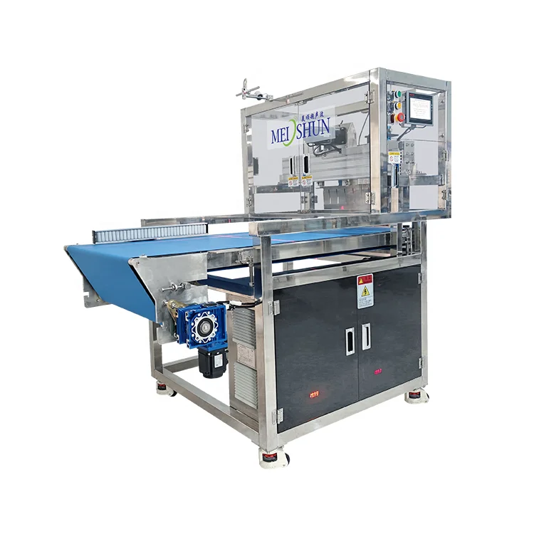 Small baking food conveying and cutting machine