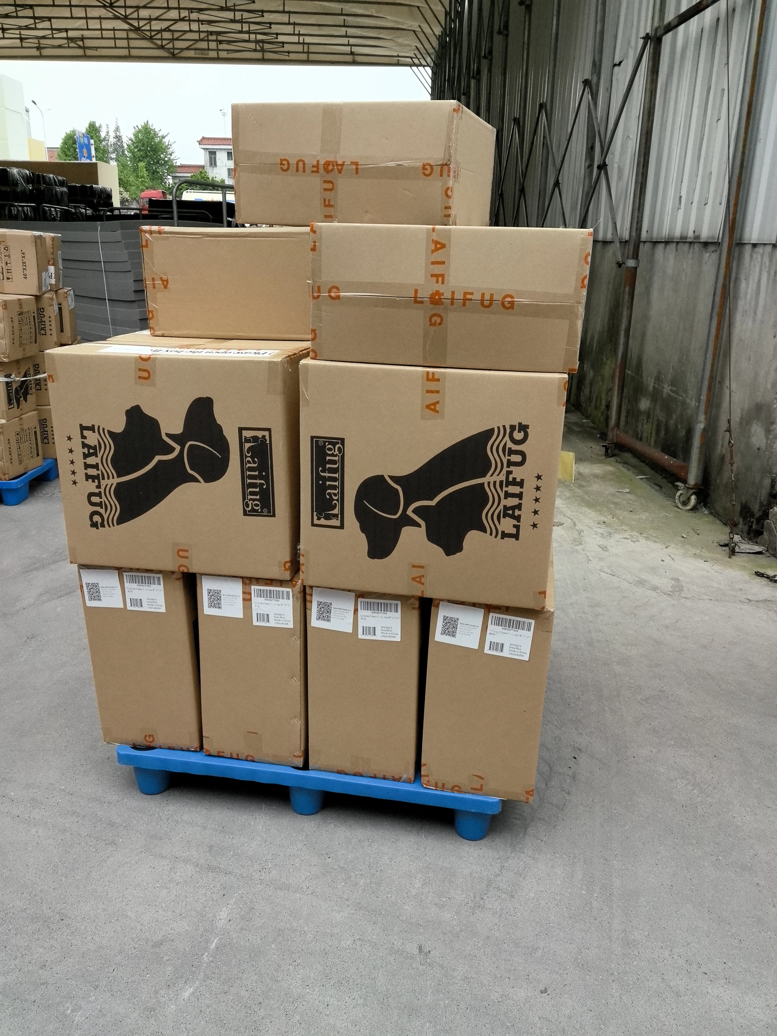 Cozy Comfort for Cats and Dogs: Premium Pet Cooling Beds