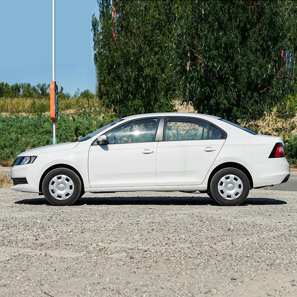 Дешевая цена 2025 новый автомобиль скоростные седаны 1 5 л сиденья бензиновые автомобили по низкой цене