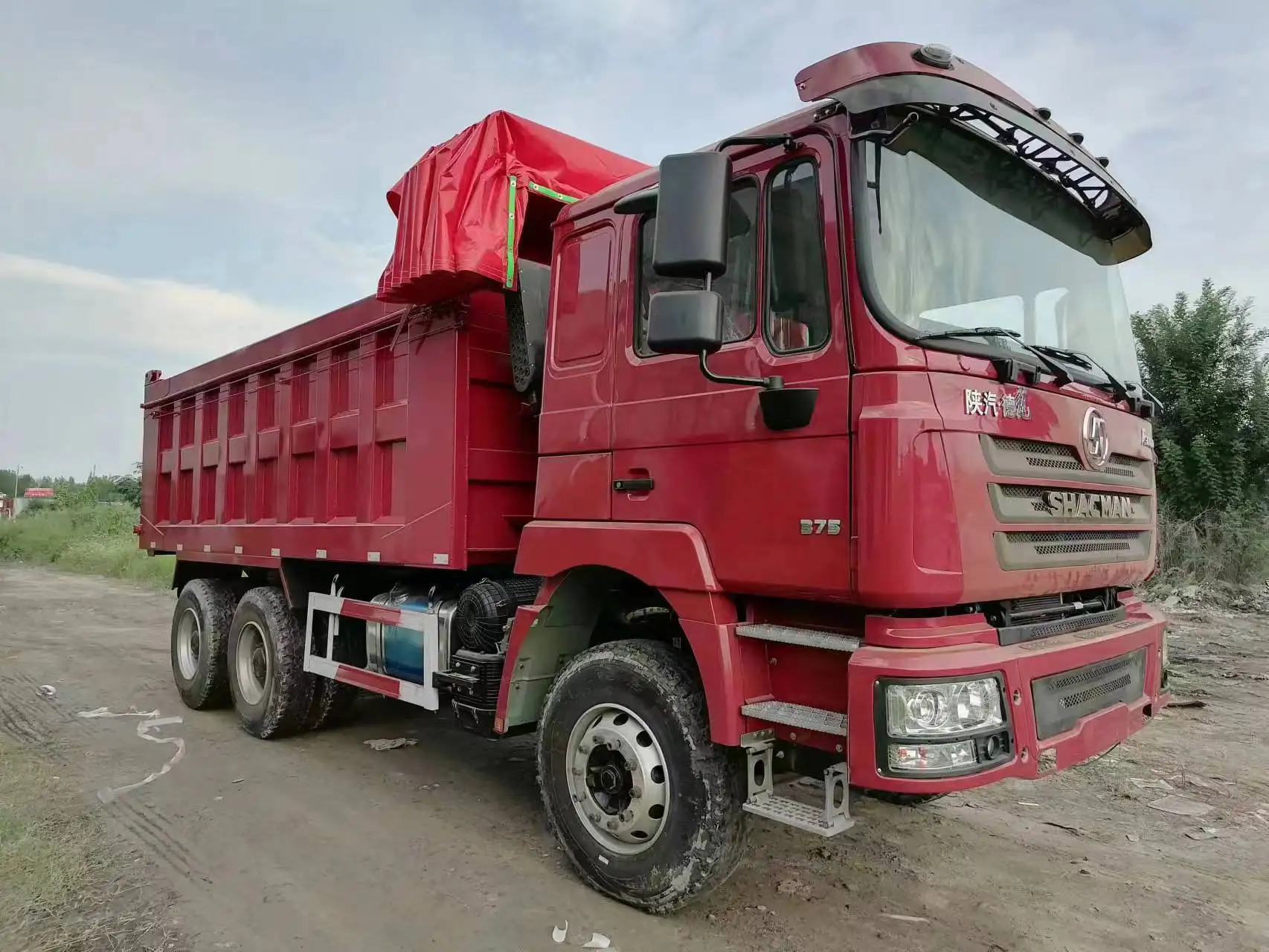 Самосвал Shacman с правым рулем 8x4 375 л.с. 12 колес самосвал 30CBM по низкой цене