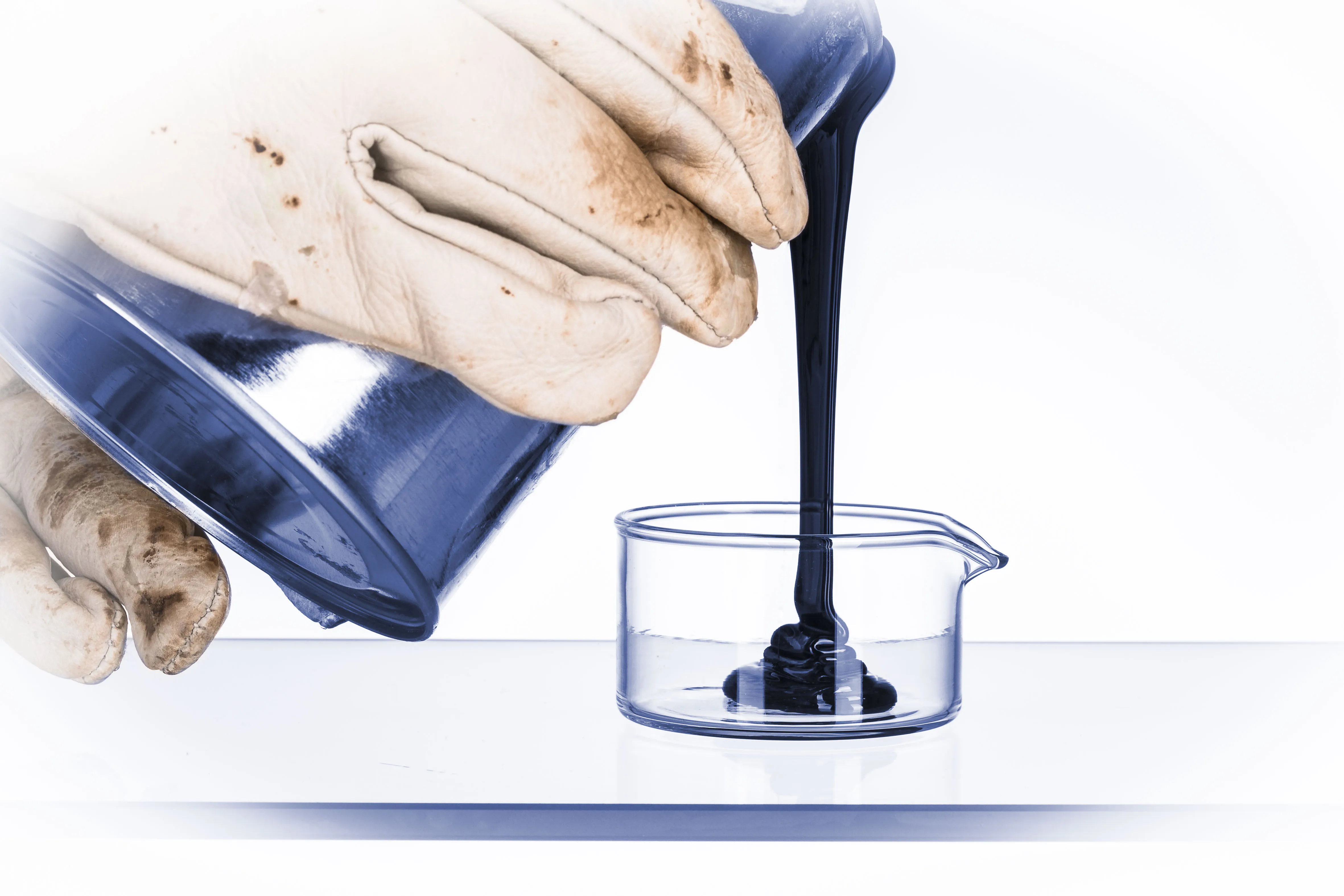 Repairing asphalt Cold patching adhesive with stones