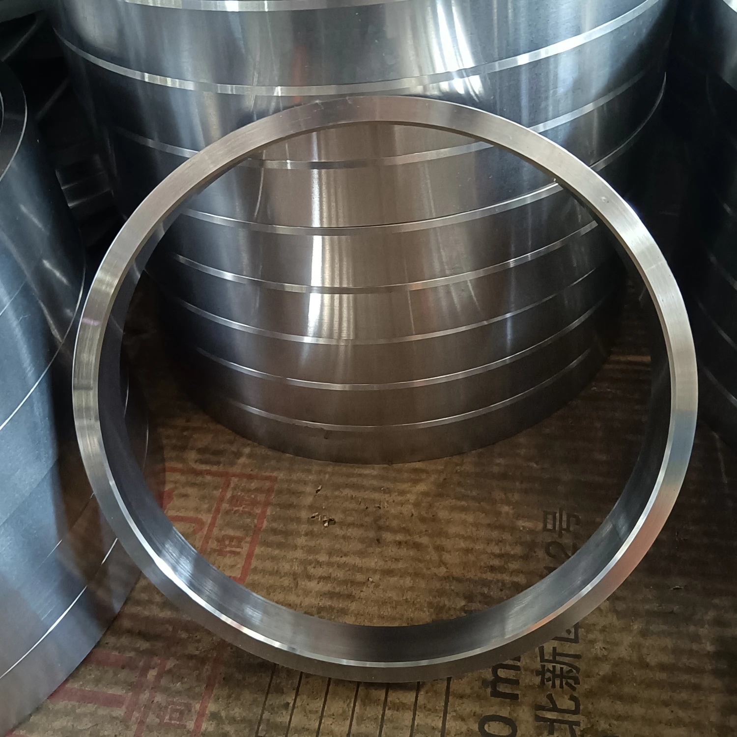 alloy hot forged steel round bar alloy forged pump 17 for   passenger valve-forging alloy forged rims