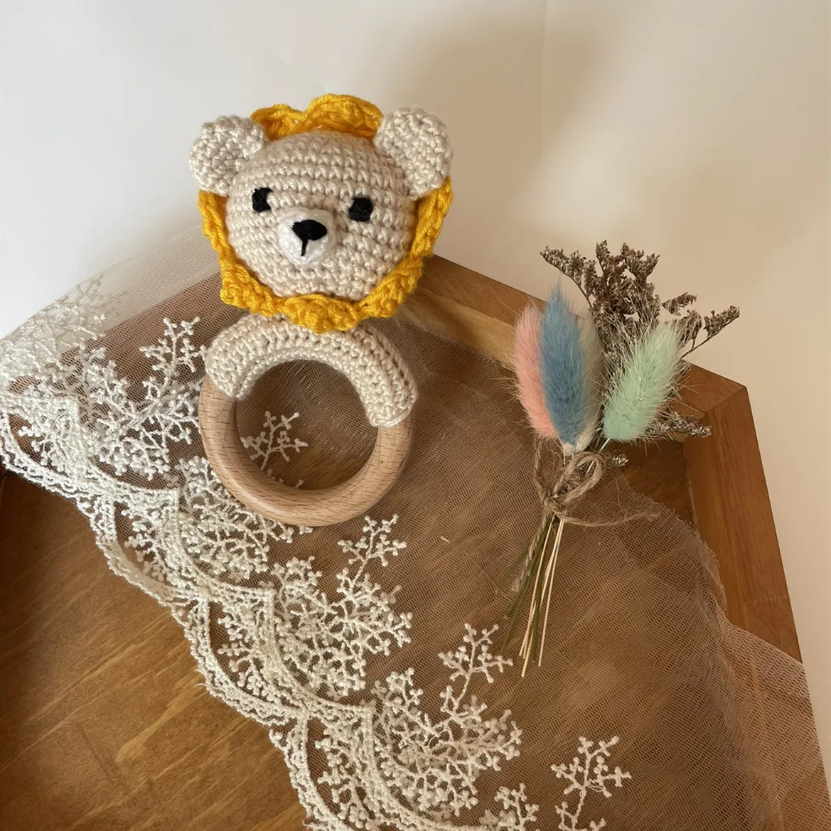 Low Moq Customized Wooden Ring Newborn Soothing Toy Different Animal Pattern  Crocheted Cotton Beech Gift Knitted Rattle Toy