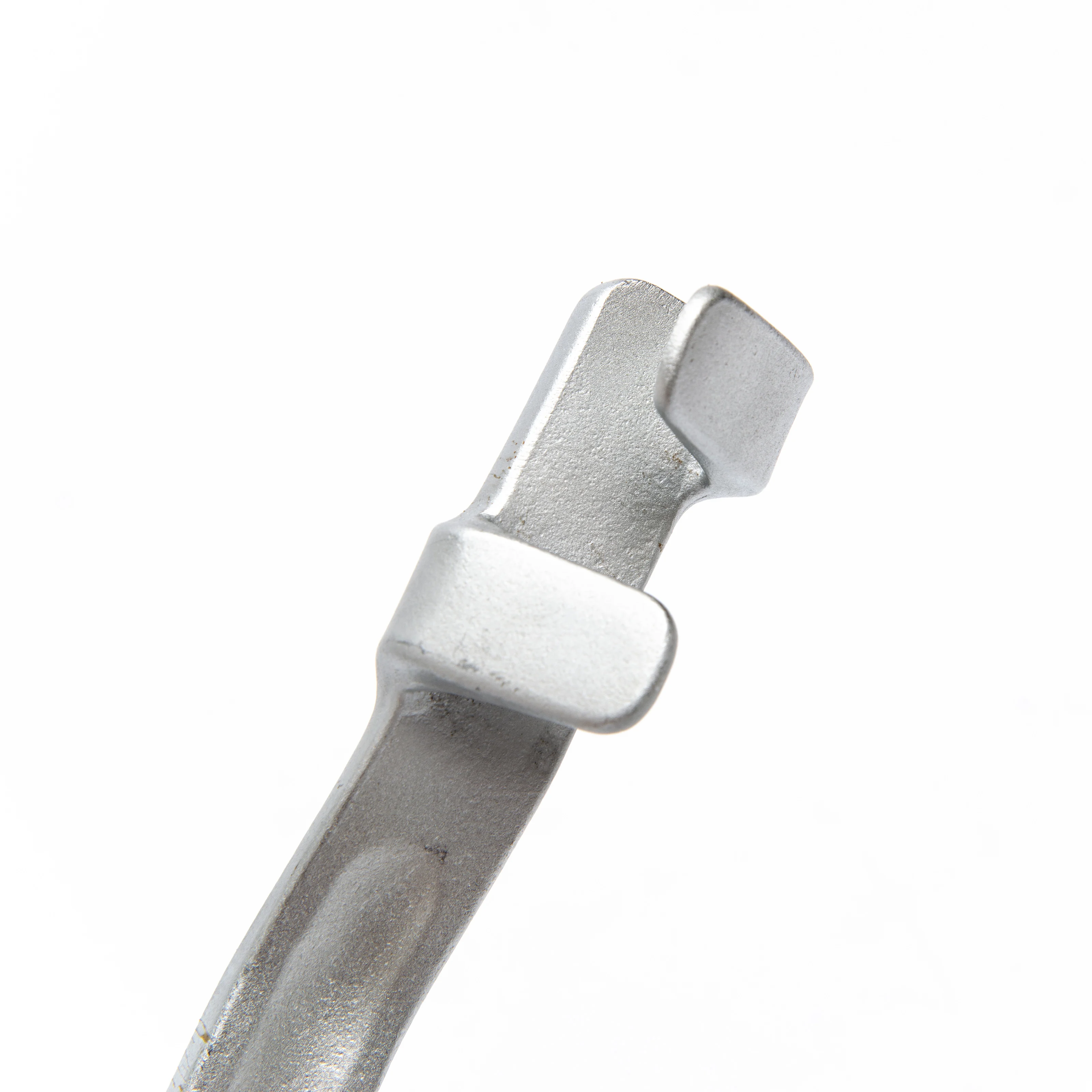Universal wrench extender adaptor