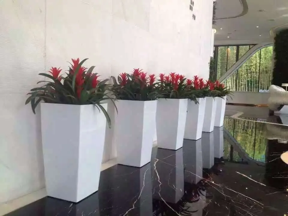 Decorative Large Size Durable Plastic White Nordic Garden Planter Plant Indoor Luxury Flower Pot Big Outdoor Vertical Flowerpots