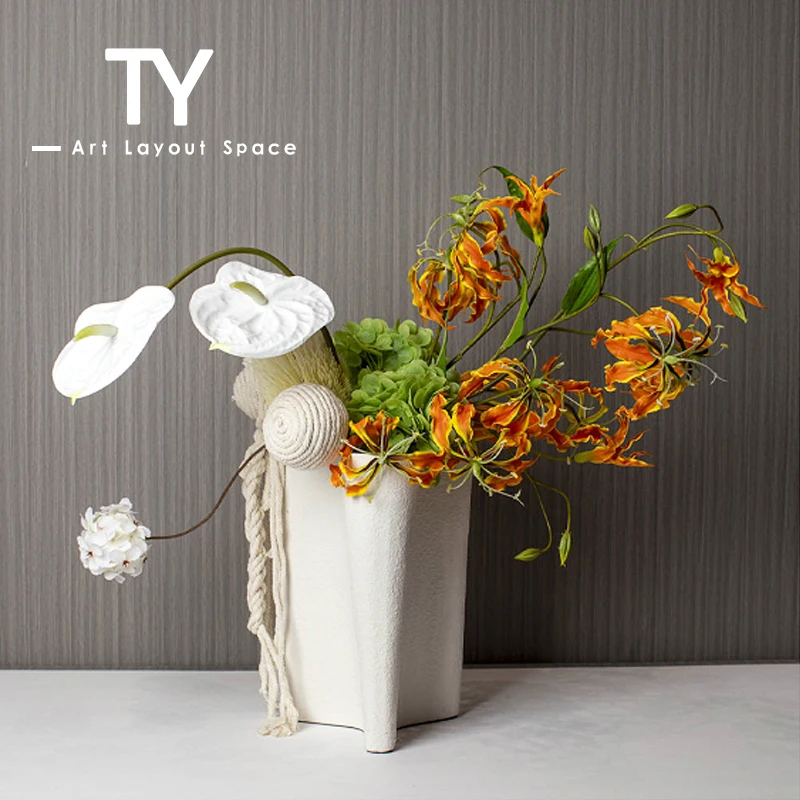 Simple modern sales office model room project department hotel lobby soft furnishings ceramic flower vase ornaments