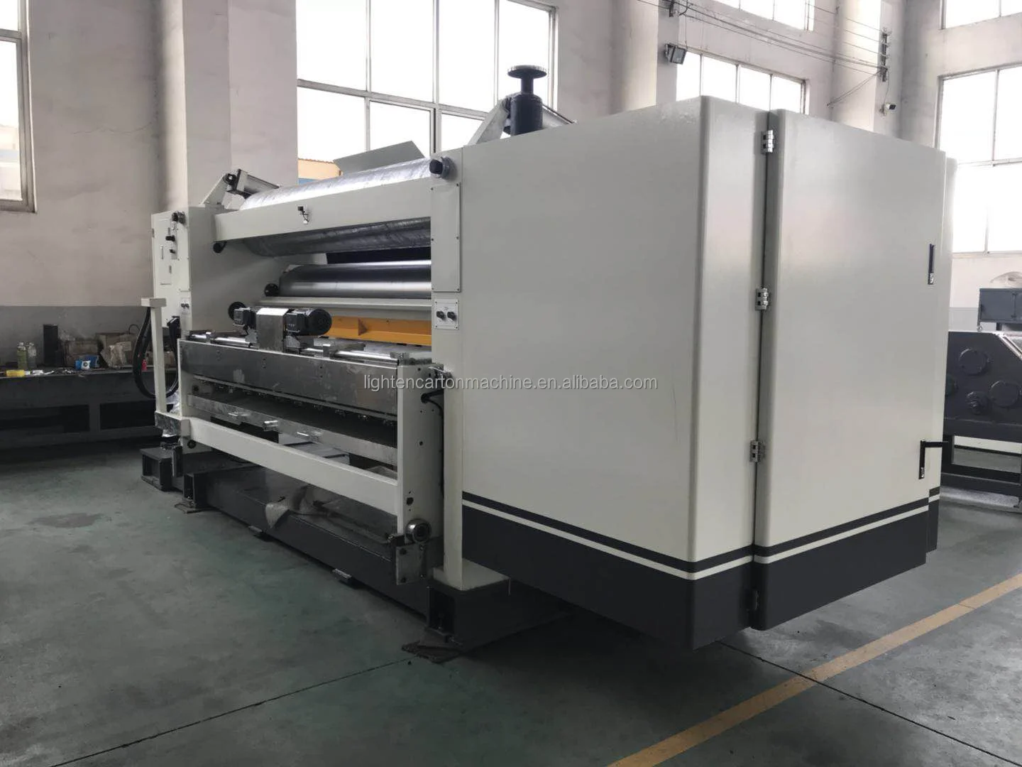 Single face corrugating machine / corrugated package