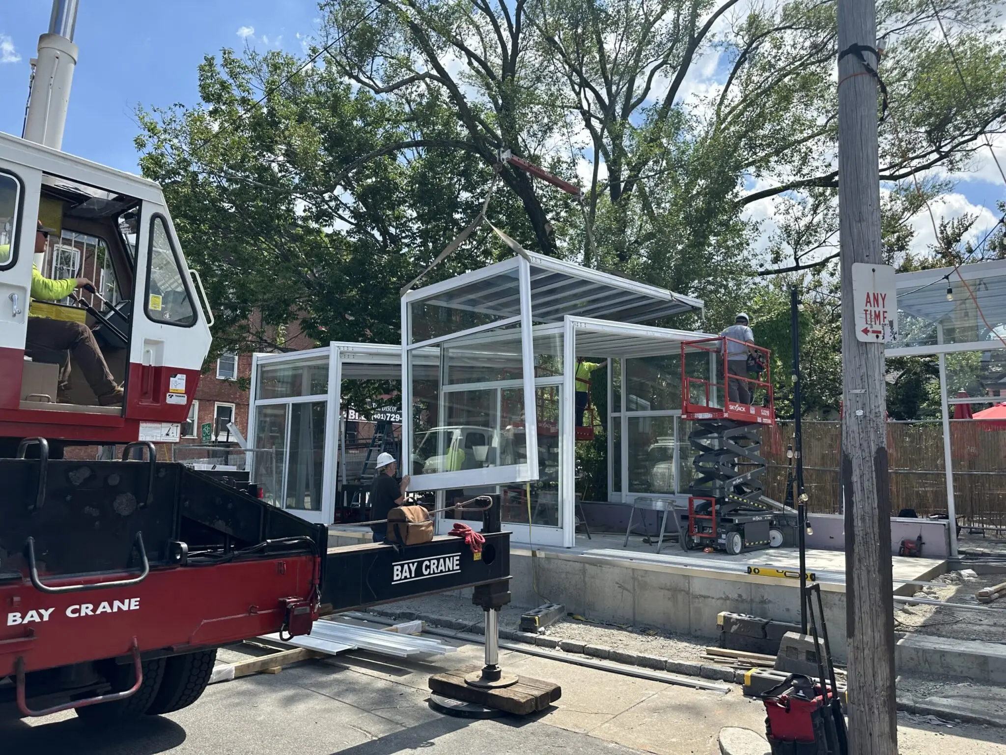 Modern Design Intelligent Mobile  Glass Sunroom Waterproof Flat Roof PVC Mobile Room for Villa and Hotel Aluminum Frame