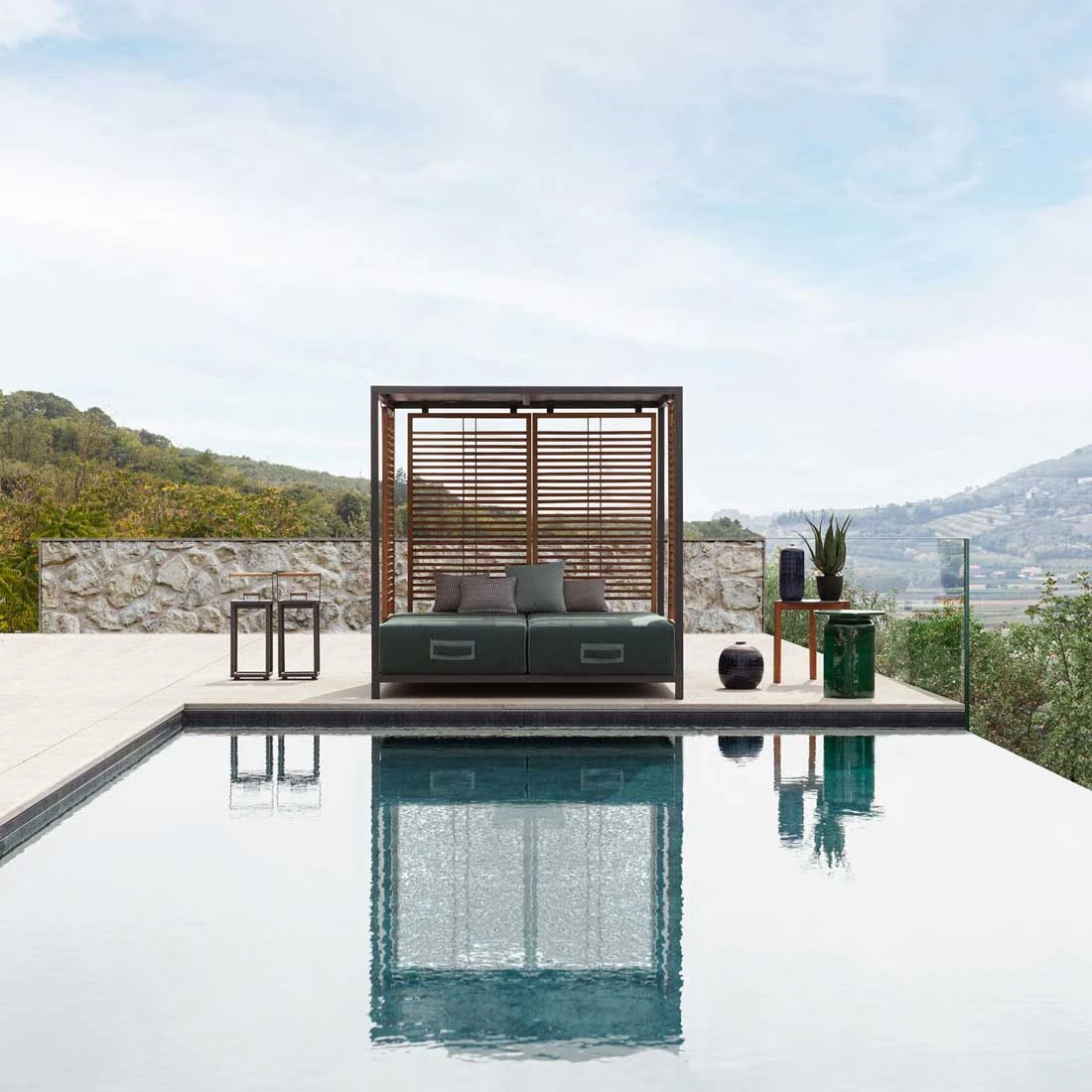 Outdoor daybed with canopy  aluminum frame with cushion waterproof luxury outdoor furniture cabana outdoor daybed sunbed