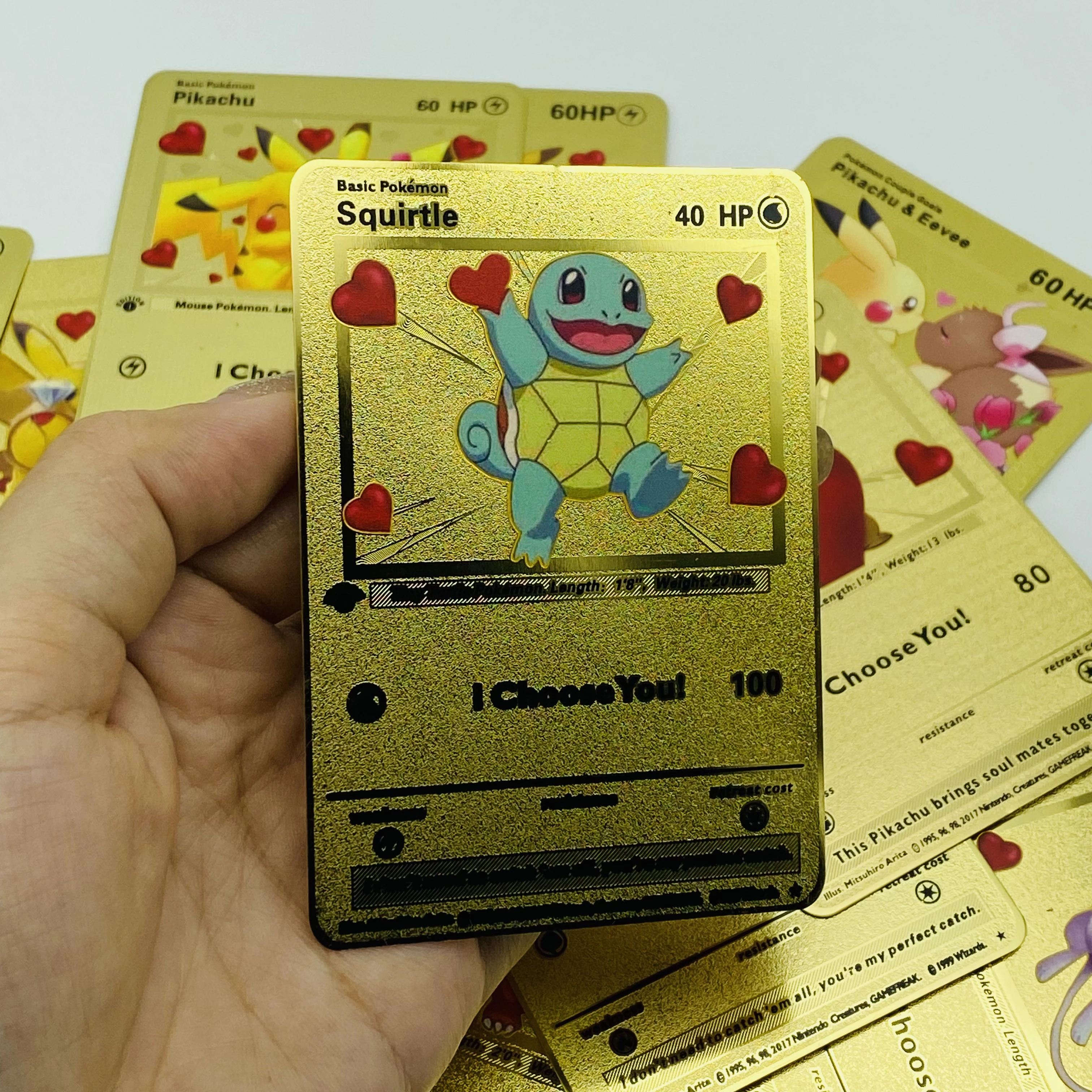 Напечатанные на заказ игровые карты TCG наборы с пакетами из фольги для персонализированной металлической Золотой покемонированной логотипом