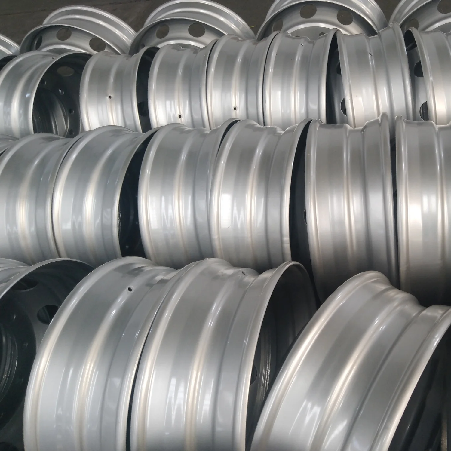 
Silver Color Coated Truck and Bus Steel Wheel Rim 22.5*6.75 