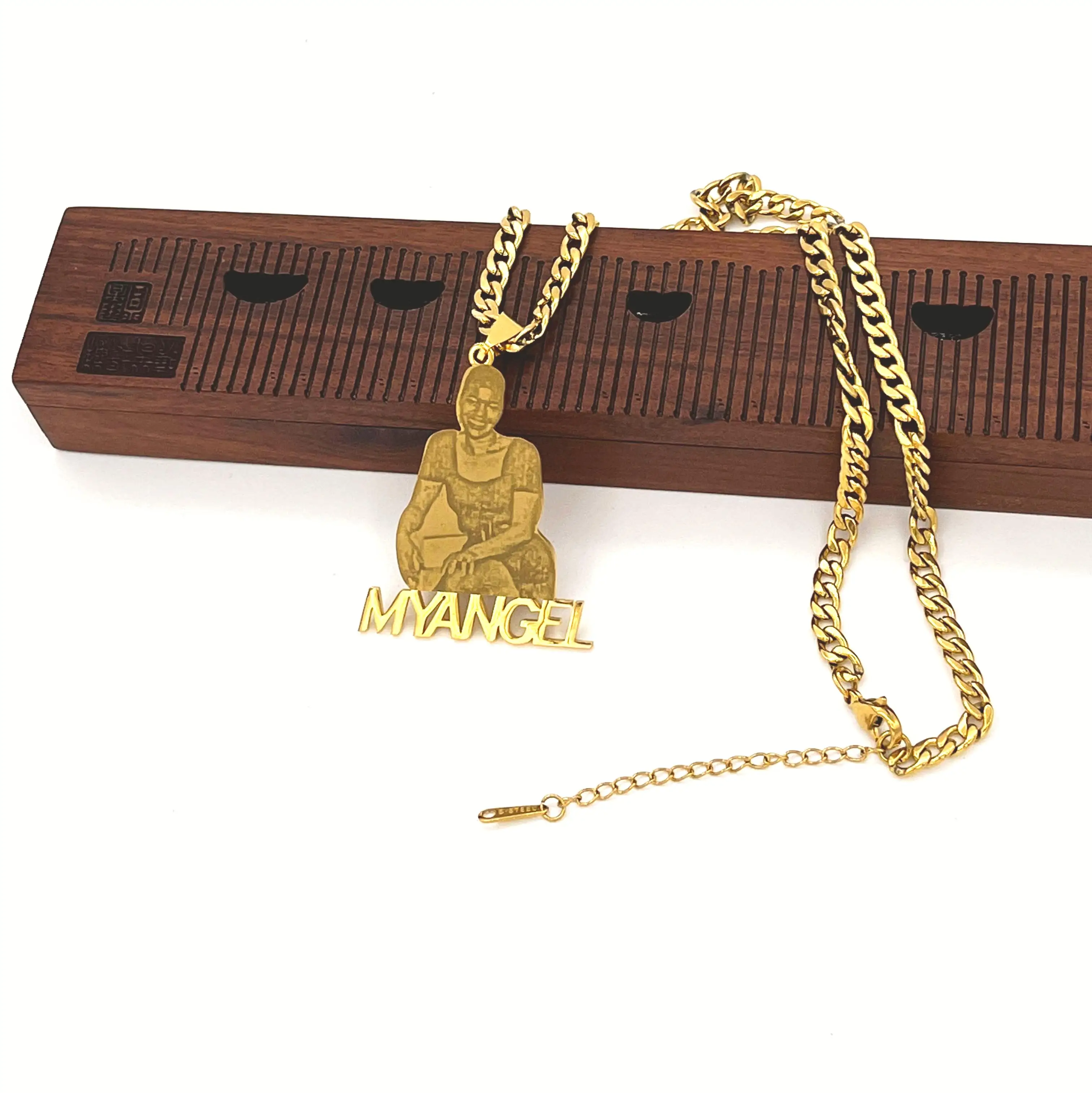 High Quality Mens Stainless Steel Jewelry 18k Gold Plated Chain Customized Name Human Character Necklaces