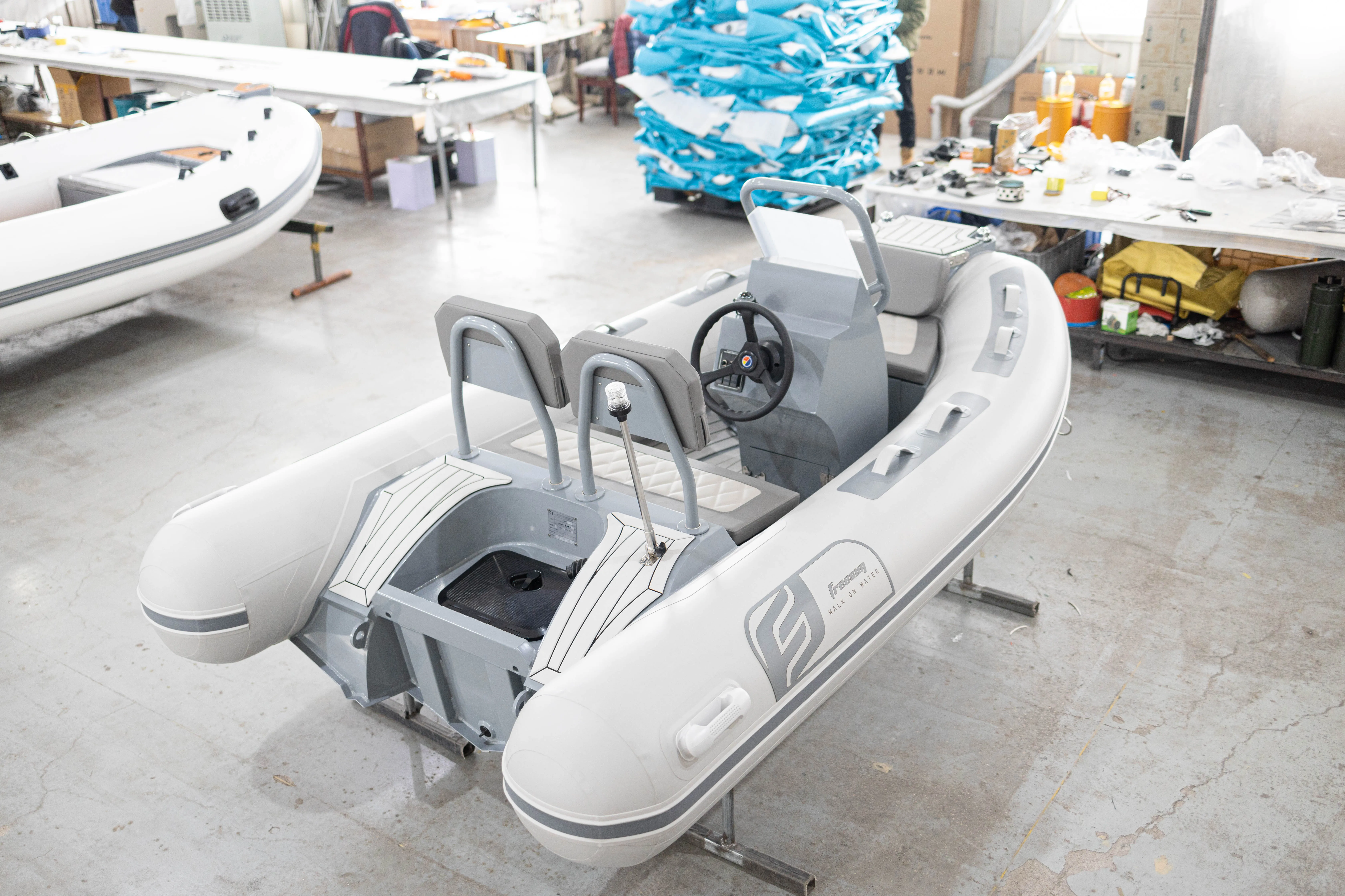 Custom Logo 3M Inflatable Hull Rib Boat V Hull Aluminum Center Console with Hypalon Material