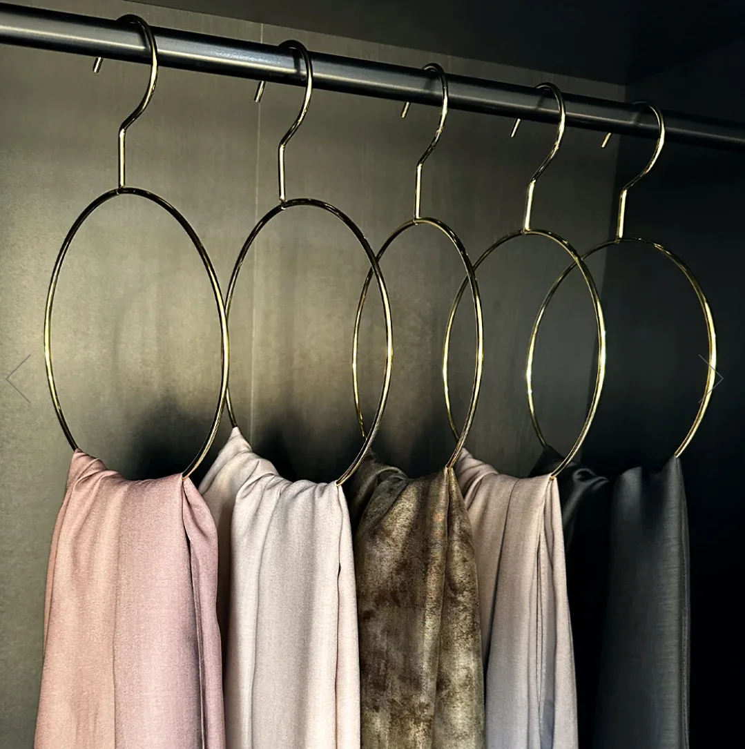 GOLD HIJAB HANGER ROUND
