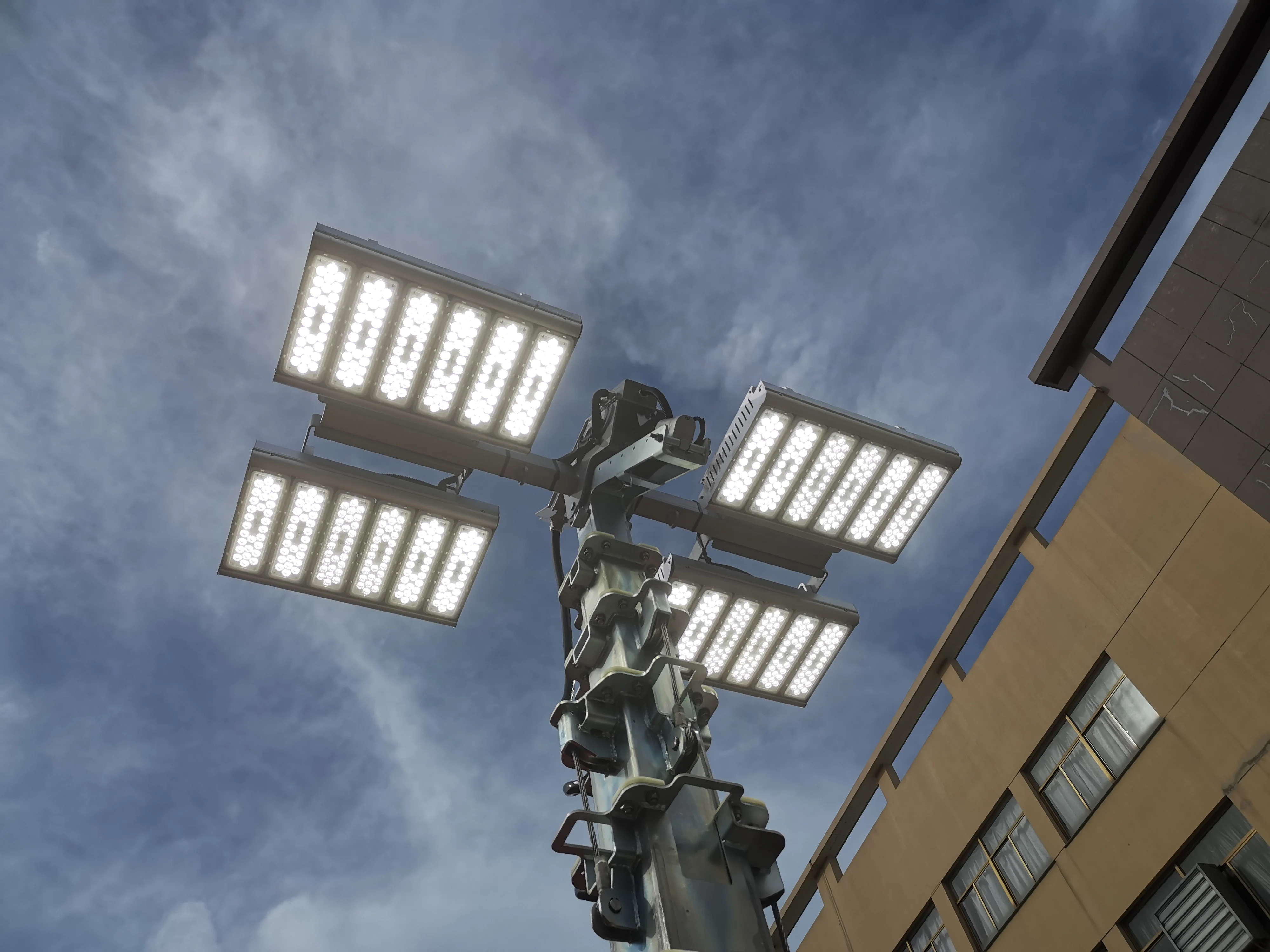 BIGLUX Construction site Solar powered mobile trailer vehicle mounted light tower for stadium  1500W solar light tower