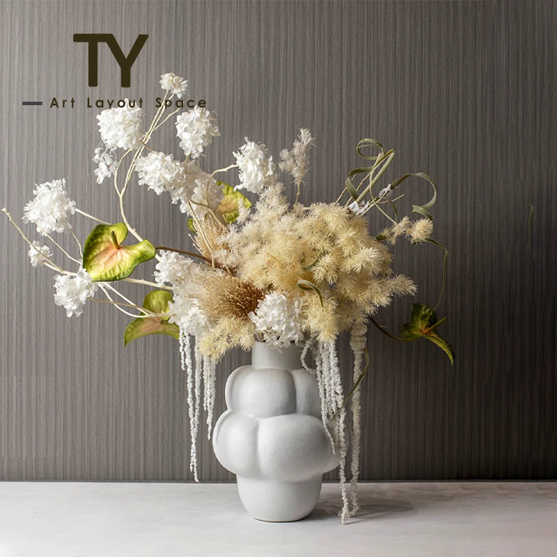 Simple modern sales office model room project department hotel lobby soft furnishings ceramic flower vase ornaments