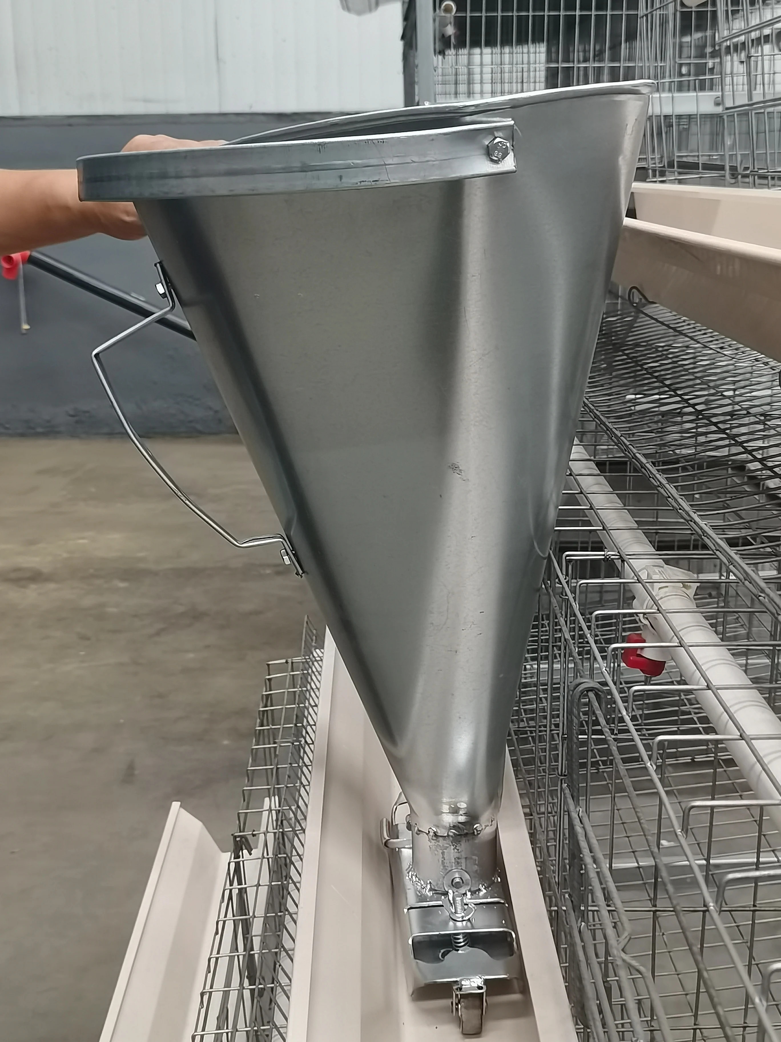 A type chicken cage stainless steel manual feeder