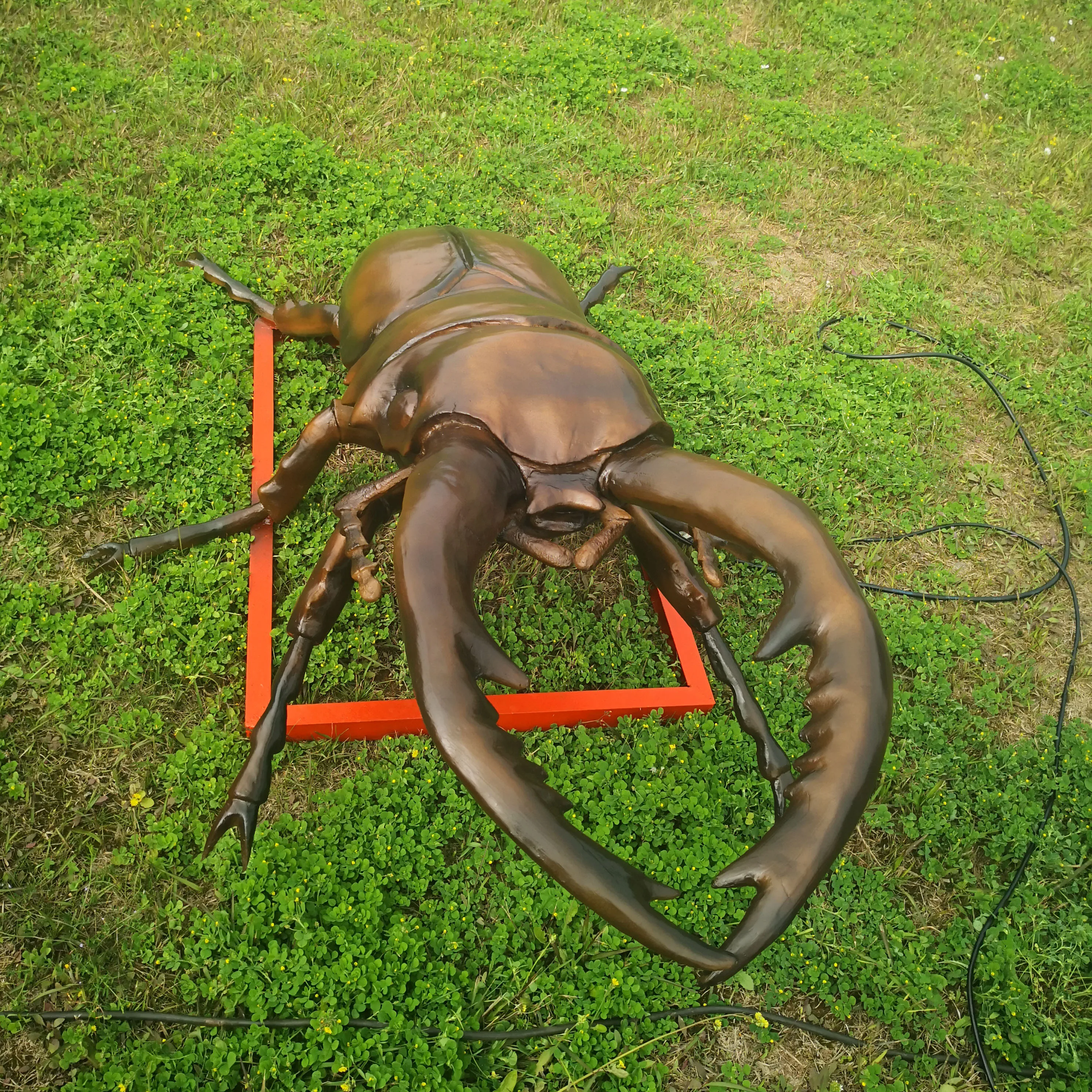 Large-scale simulation animal model of theme park