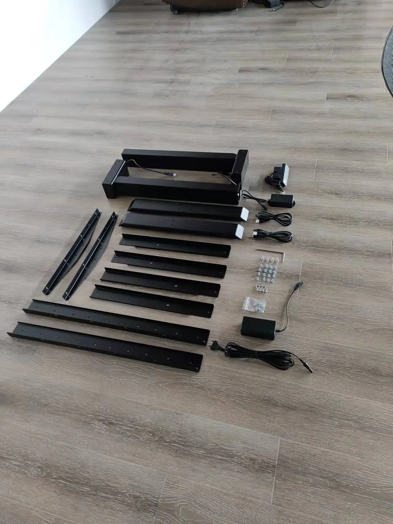 Hot sale sit Standing Desk Stable simple office desk setts smart electric Adjustable lifting Computer Table USB computer table