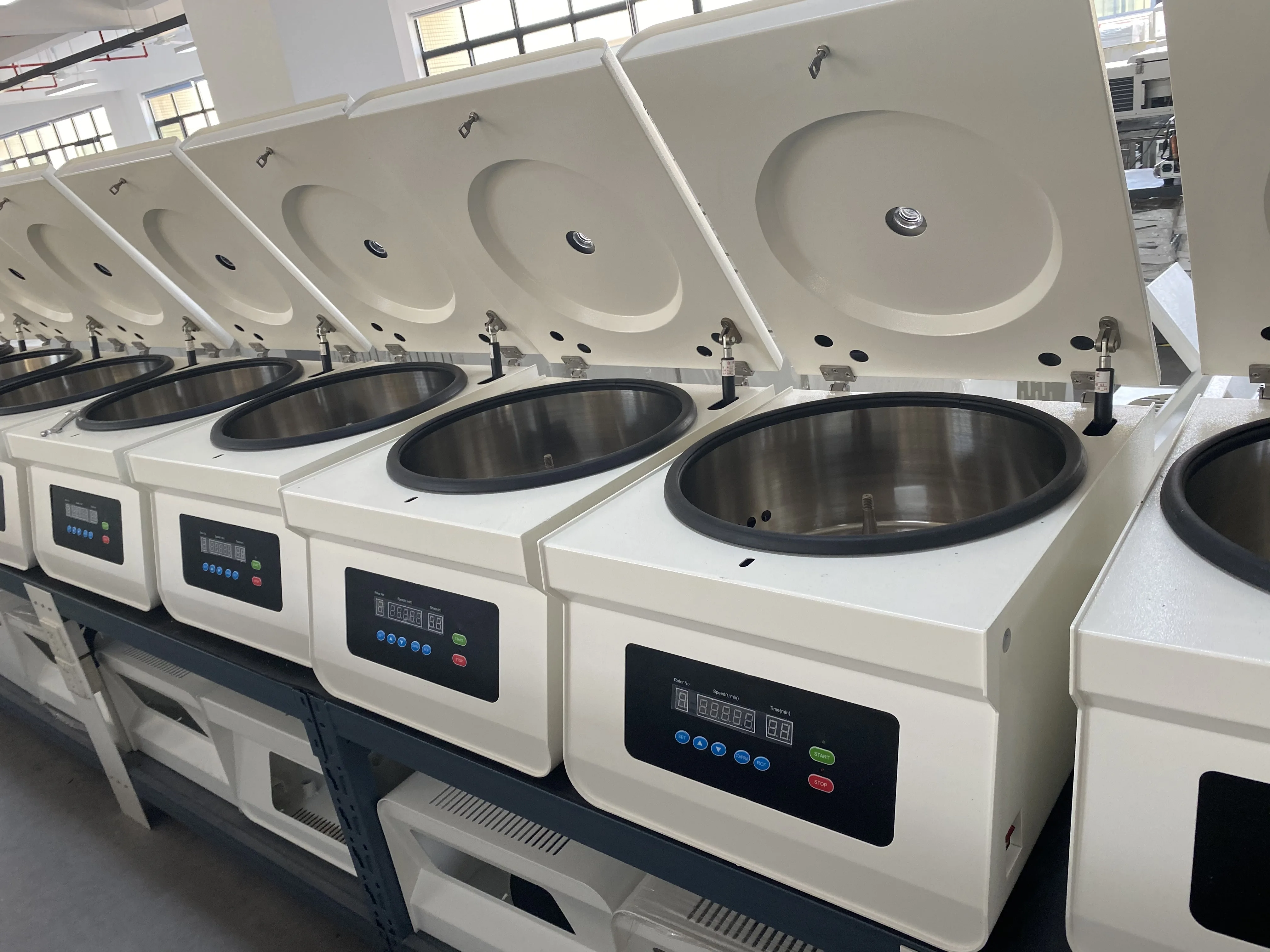 Bench top Cost-effective Automatic Balance 5500rpm Low-Speed Clinical and Laboratory Centrifuge TDZ5-WS