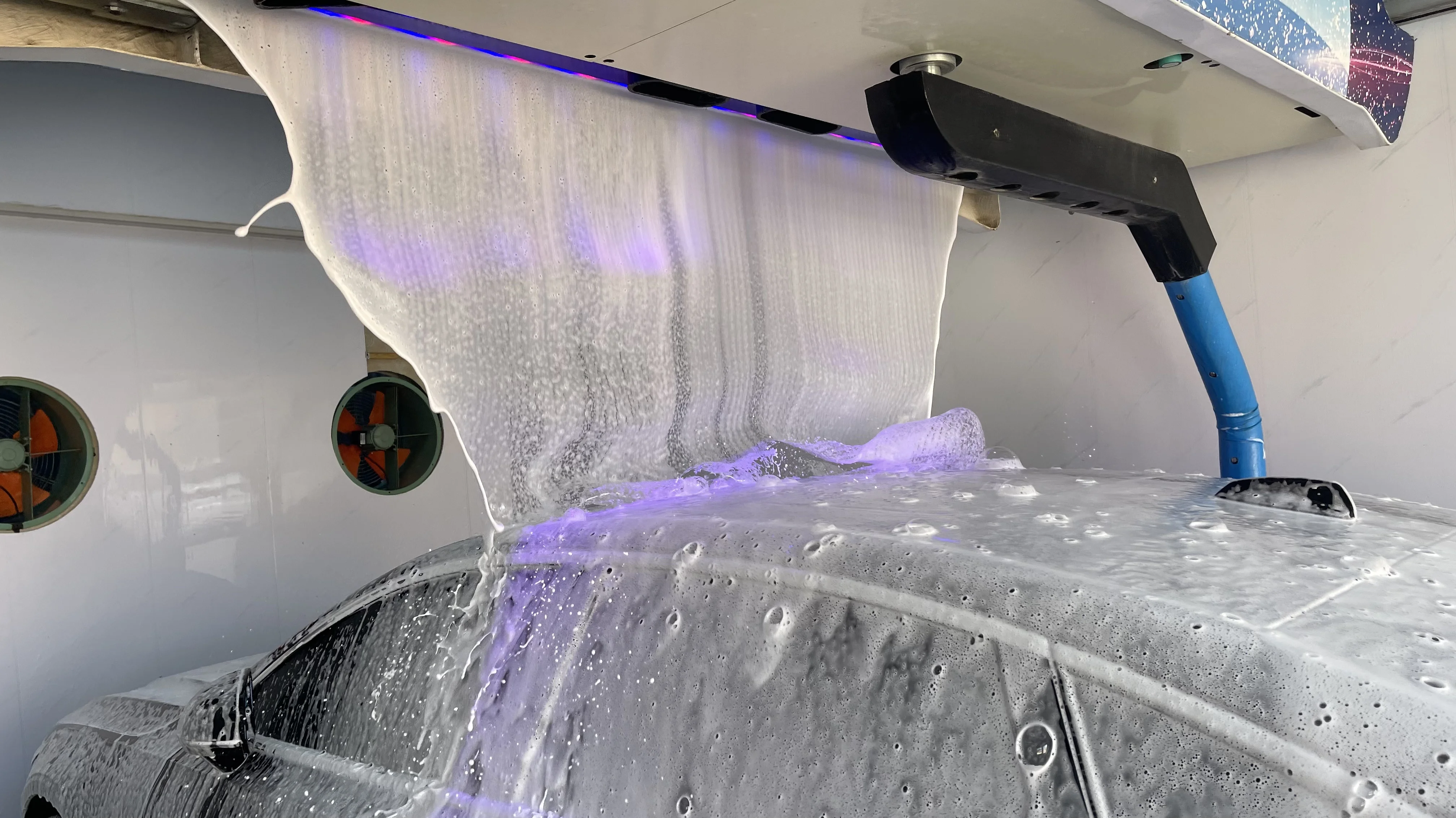 Best quality automatic car washing machines price for sale/ touchless car wash machine system for luxury car