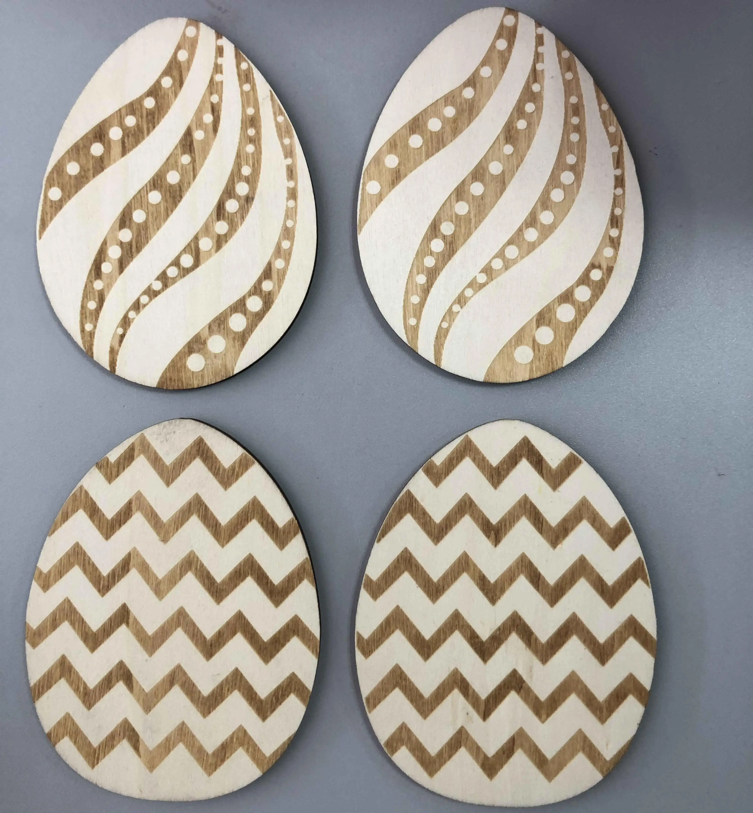 Вырезанные плоские окрашенные пасхальные яйца ручная работа праздничное украшение декор HAIYAO деревянное для дома индивидуальный логотип Европа