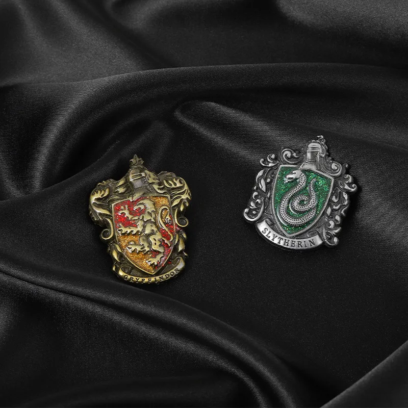 Wholesale New Arrivals Europe America Film Enamel Badge Metal Shield Emblem Pin Souvenirs Gifts
