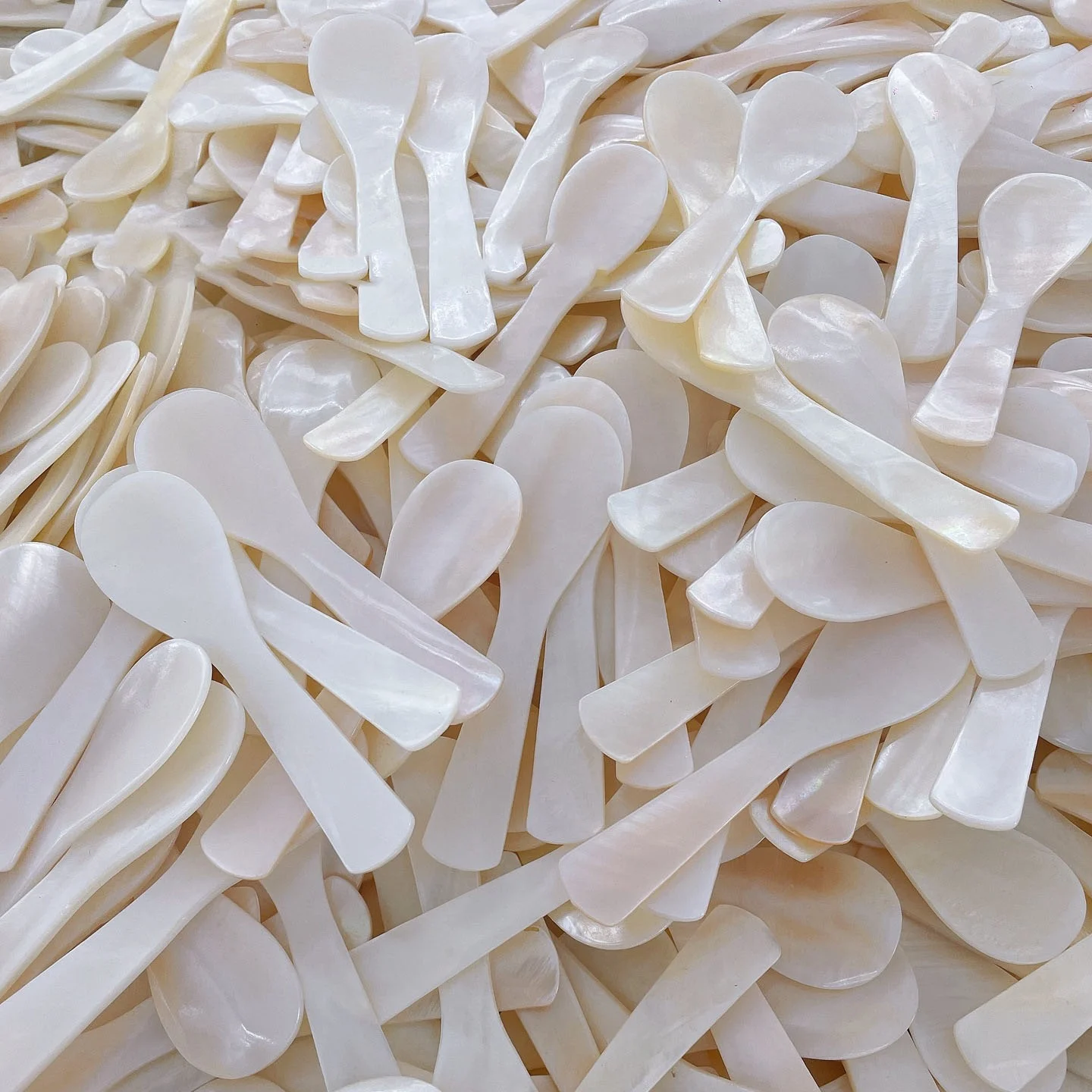 Wholesale customized logo 9cm natural shell white caviar spoon mother of pearl spoon