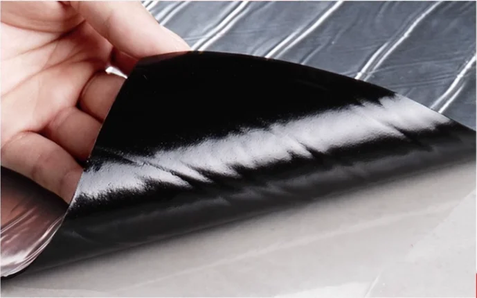Waterproof and leak sealing of building roofs SBS asphalt self-adhesive waterproof roll insulation material, strong crack sealin
