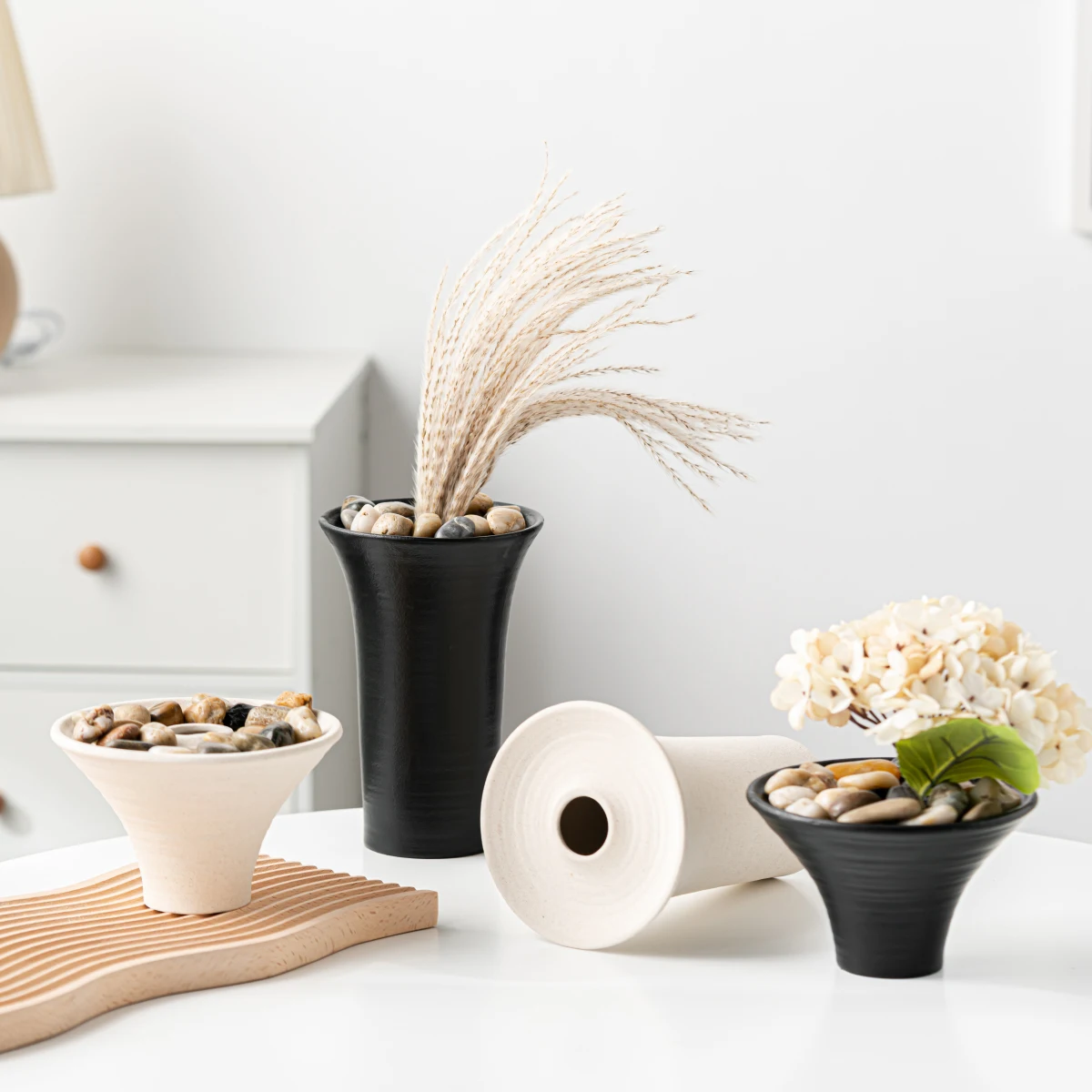 2023 New Design Nordic-style Ceramic Ornaments Creative Home Hydroponic Dry Flower Vases Wholesale Black  White Ceramic Vase Set