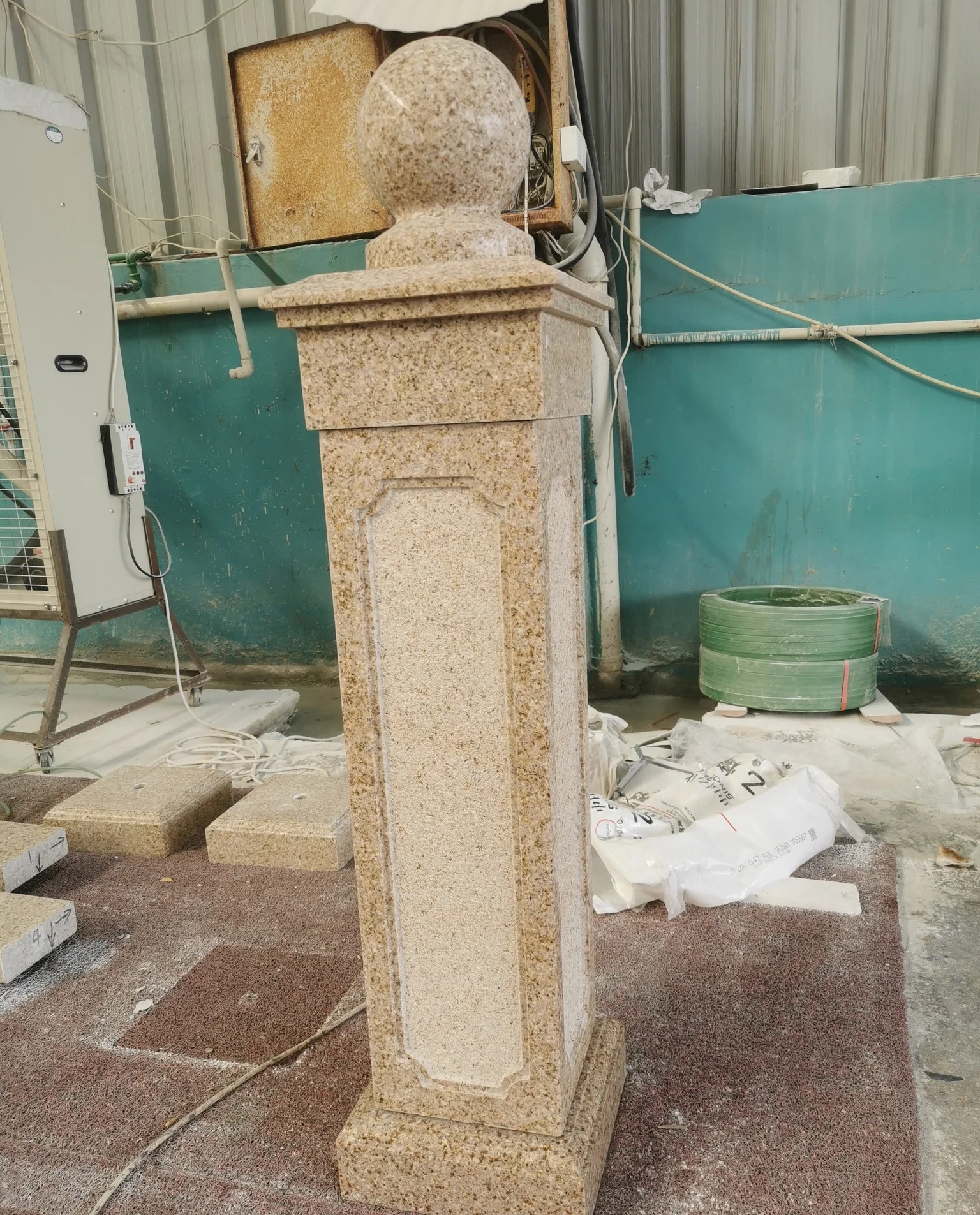 G682 yellow Granite stone Post Pillar flower pots pillar with Cap Rusty Yellow black Granite Balustrade Columns