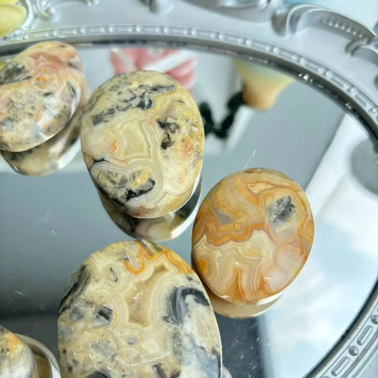 Wholesale Price Natural Agate Crystal Crafts Crystal Tumbled Palm Crazy Lace Agate Palm For Collection