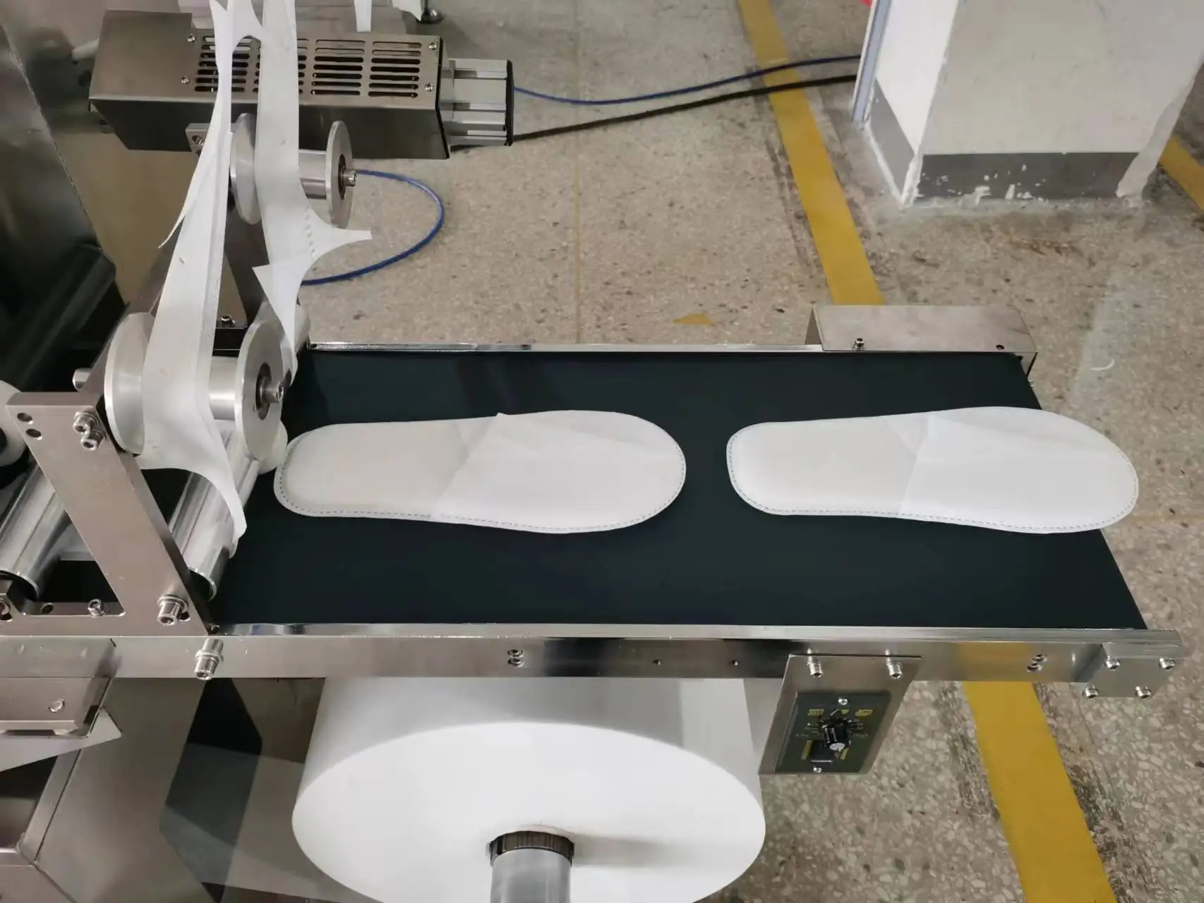 New Type Ultrasonic Eco-Friendly  Machine For Making Hotel Slipper/Machinery For Making Customize Logo Non Woven Slipper