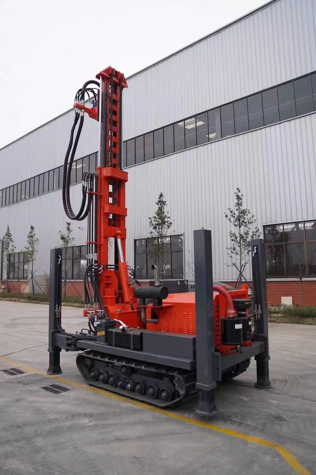 200m Crawler Type Well Drilling Rig Water Well Drill Rig for Rent with Mund Pump