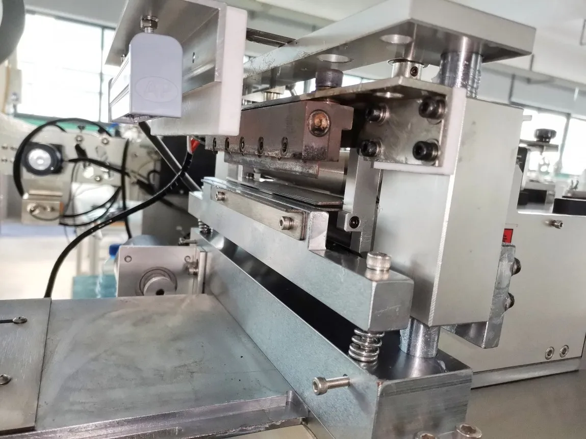 Small Label Cutter/ Hot And Cold Knife Label Cutting Machine For Nylon Taffeta Polyester Ribbon Cotton Tape And Paper Jq-3010