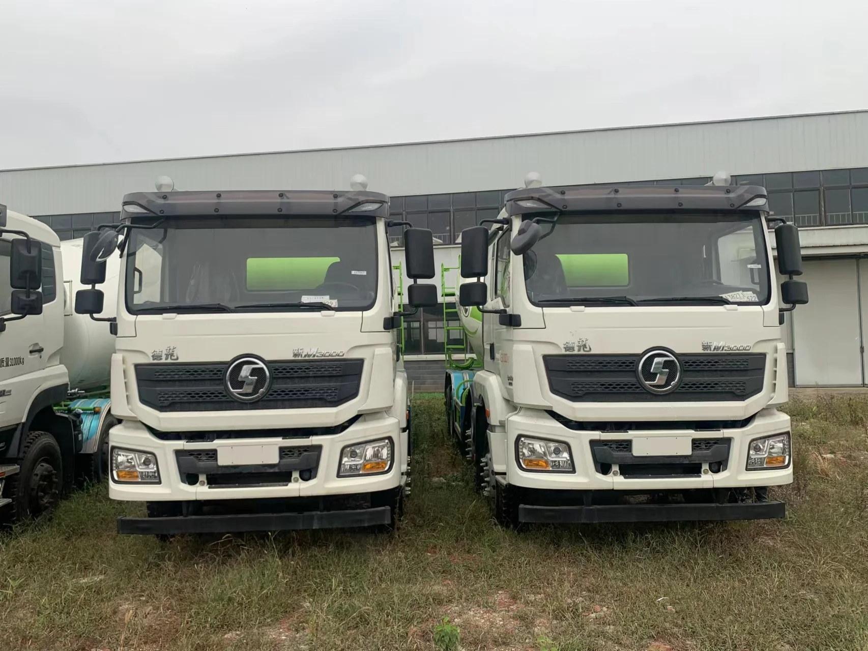 300Units stock EURO 5 12bm 14cbm Shacman 8x4 concrete mixer trucks for sale