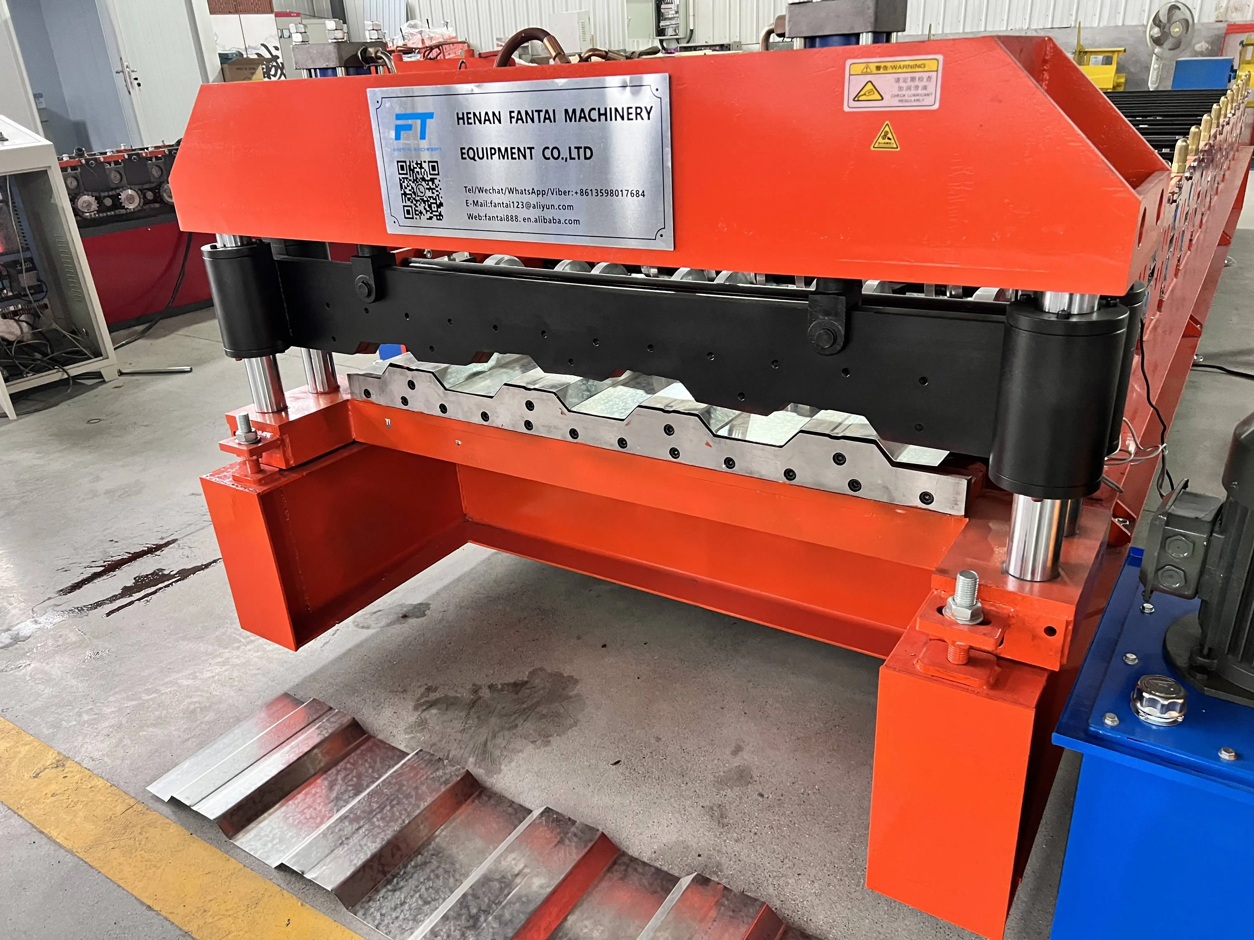 Factory car panel container truck side wall making machine carriage body panel car plate cold roll forming machine