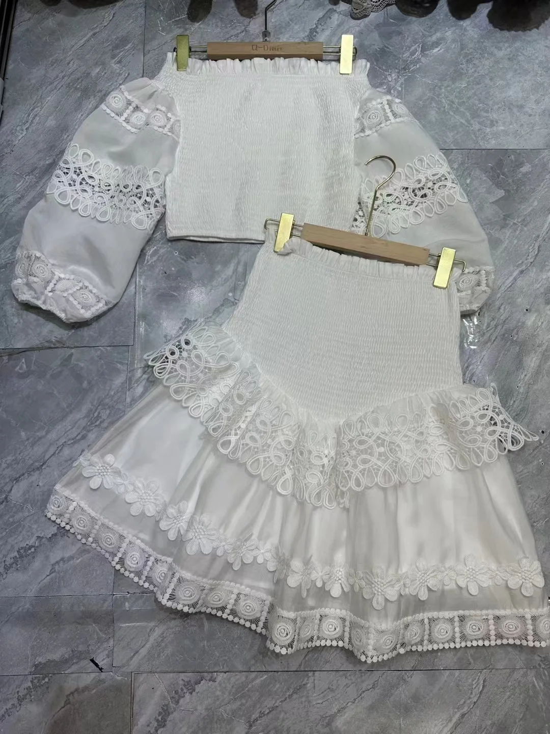 New dropshipping elegant off shoulder and lantern sleeve with elastic waist edge stitching crop top and skirt suit women