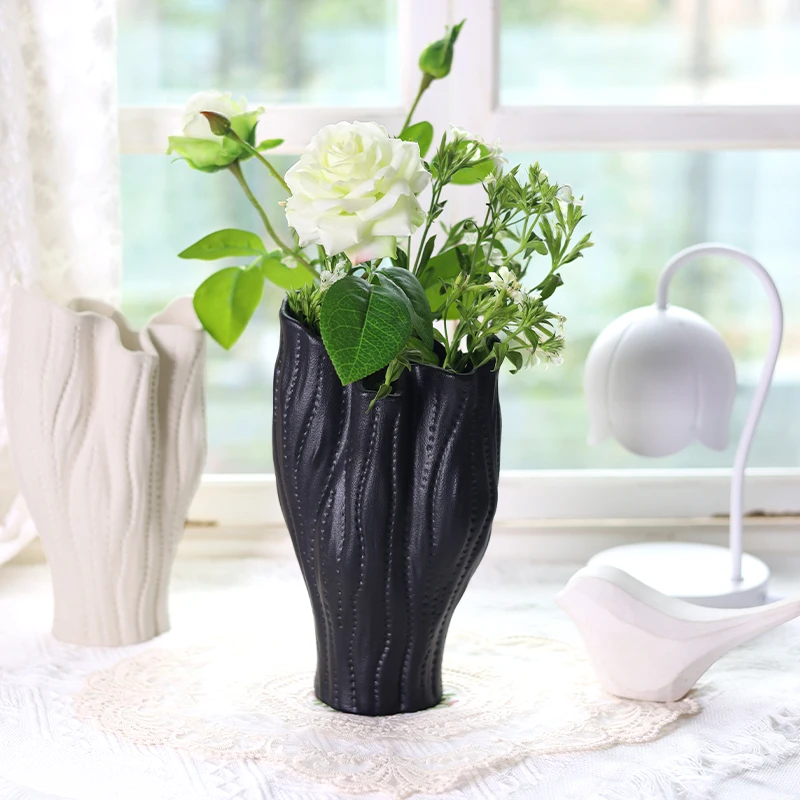 Nordic Irregular Unusual Shape with Carving Modern Vases White Black Ceramic & Porcelain Vases Flower Vase Home Accessories