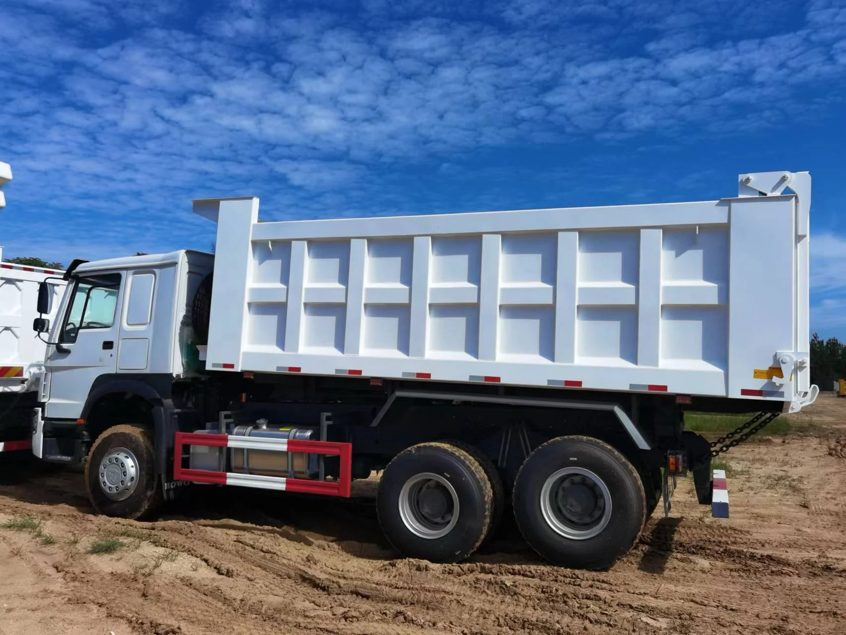 Самосвал Howo Sinotruk 371 6x4 с легкой ручной коробкой передач стандарт выбросов дизельного топлива Euro 2