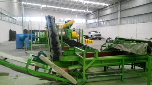 Crumb Rubber Making Machine Rubber Cracker Mill Waste Tire Recycling Line(XKP-560)