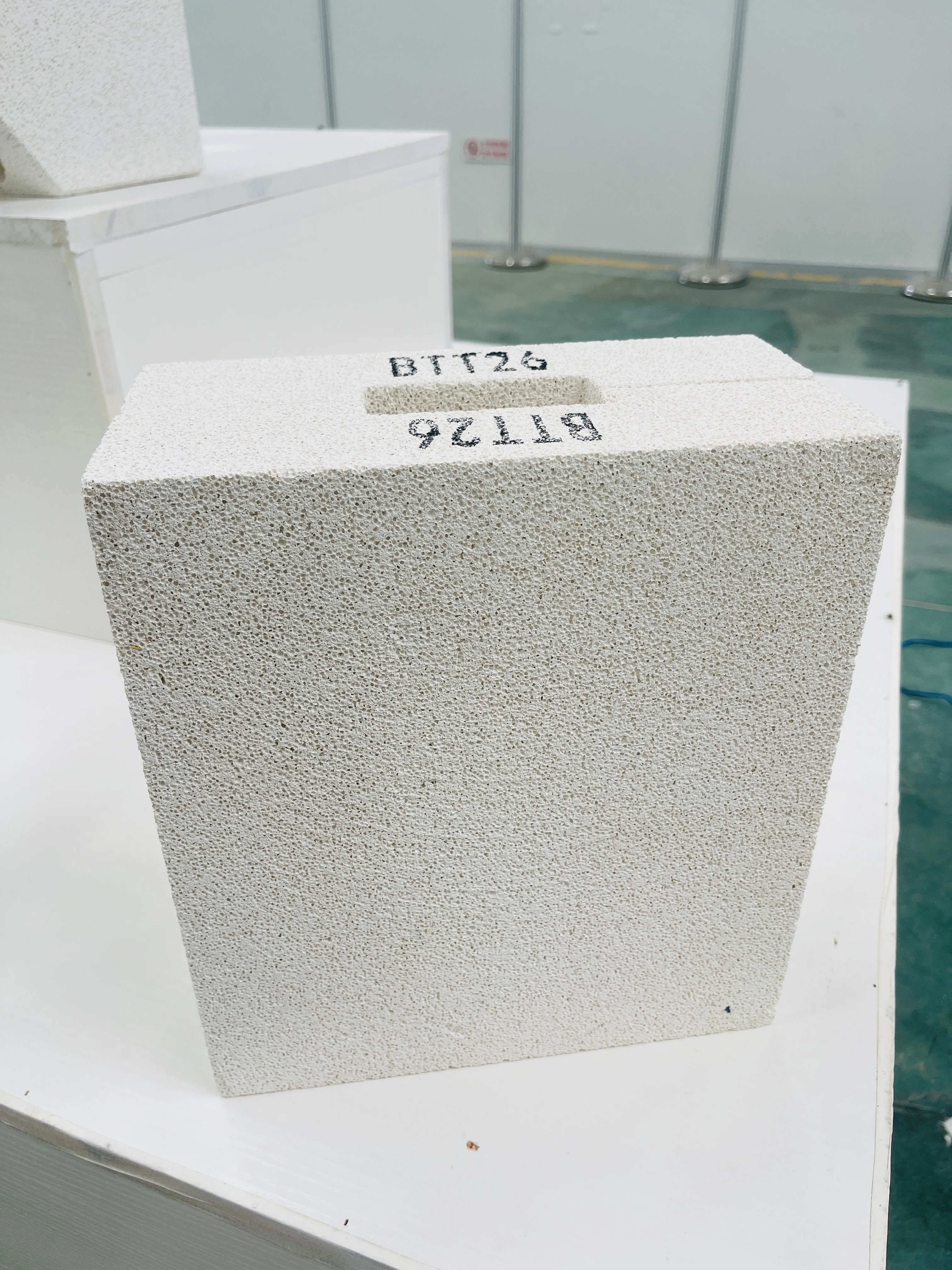 Mullite Insulation  Brick YX23 YX26 Mullite Refractory Bricks  High Temp Light Weight Mullite Brick