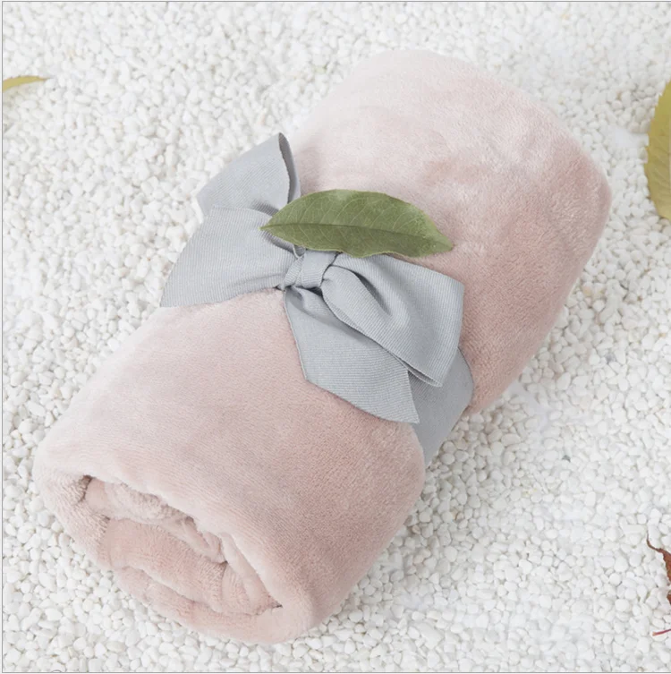 Wholesale Super Cozy Solid Color Sensory Flannel Fleece pink  Blanket Polyester