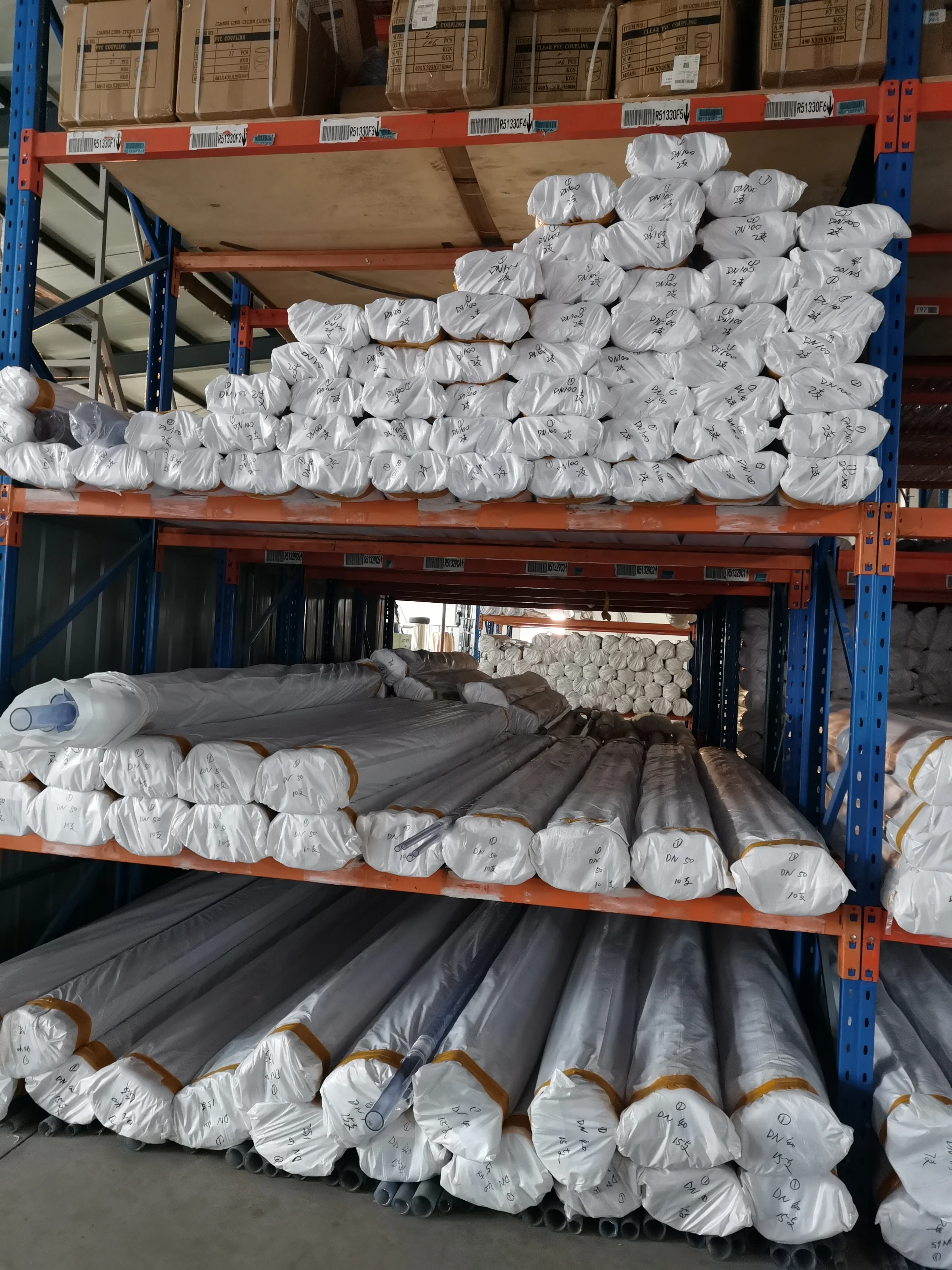 Guangzhou factory produces and sells UPVC transparent water pipes UPVC green water pipes transparent color DIN standard