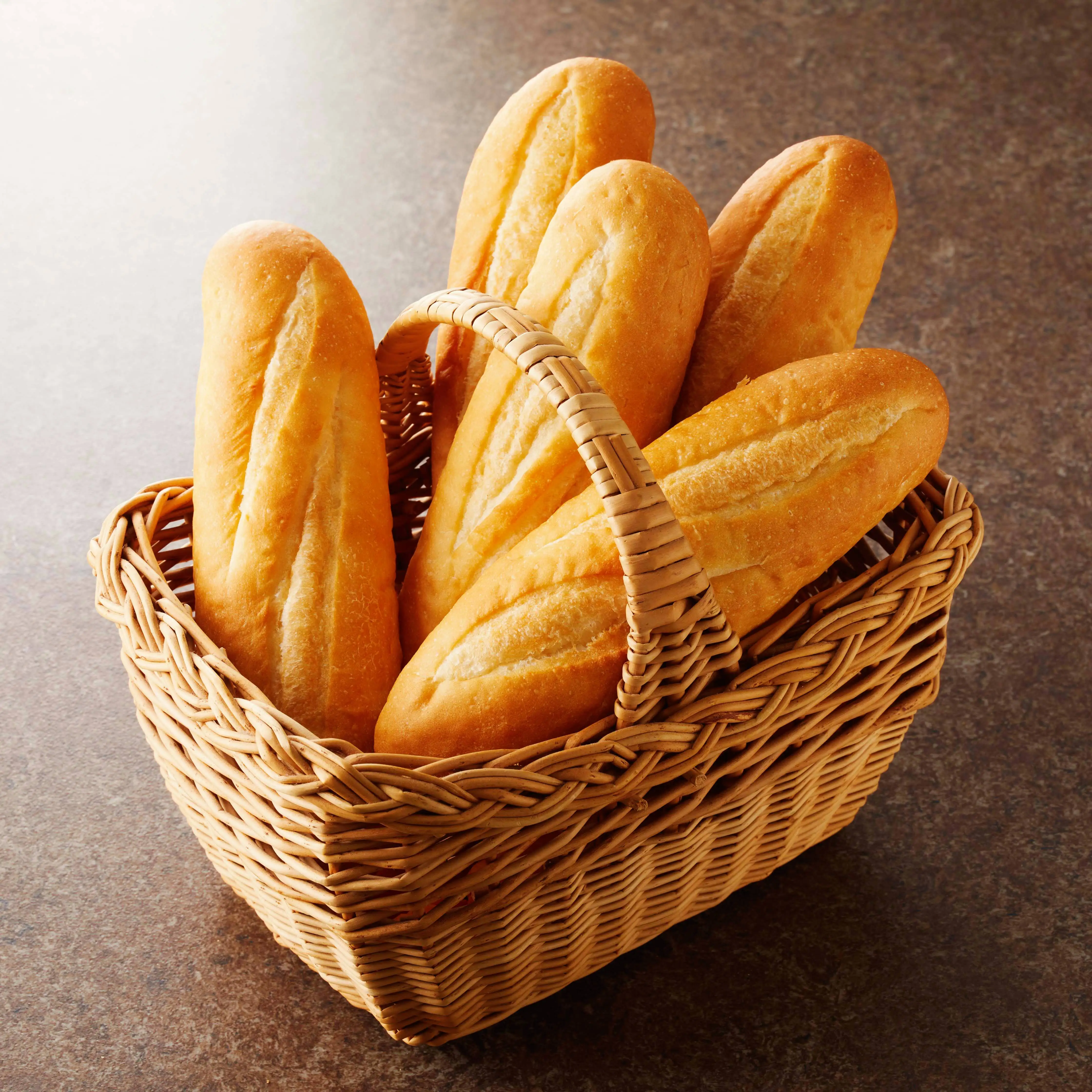 A baguette sized single supply frozen Japanese instant snack food