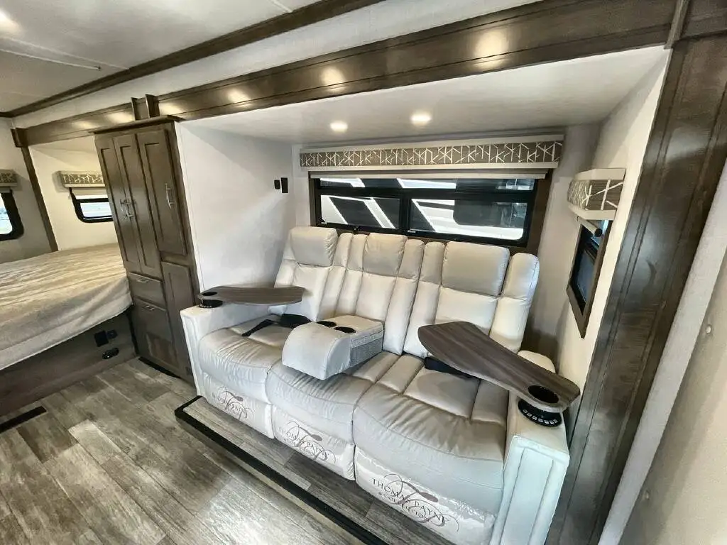 Используется 2024 Dynamax Corp Class C RV ISATA 3 серии 24 FW Кемпинг дом на колесах