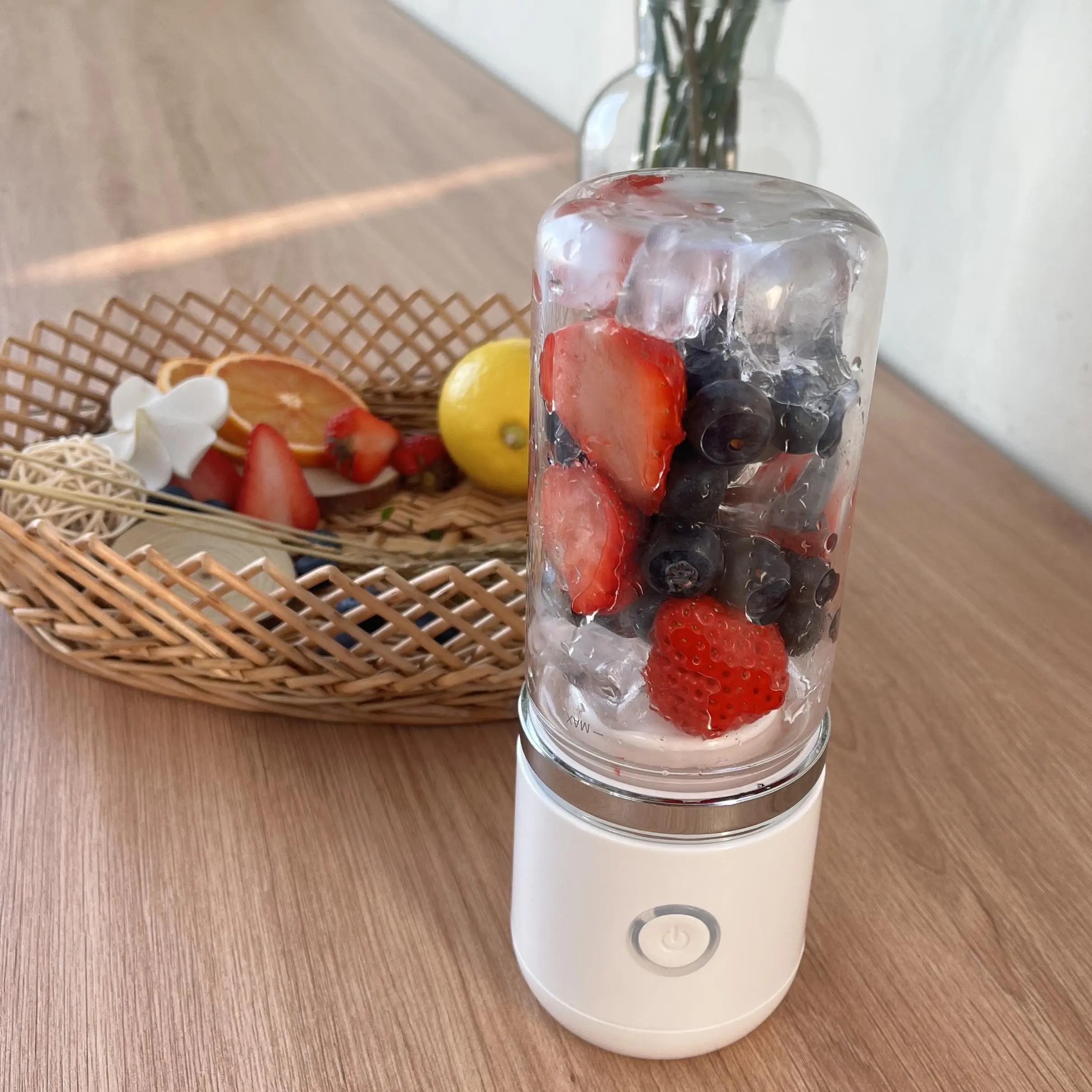 3.7V white color rechargeable usb charge personal mini portable smoothie maker wireless hand mixer portable battery blender