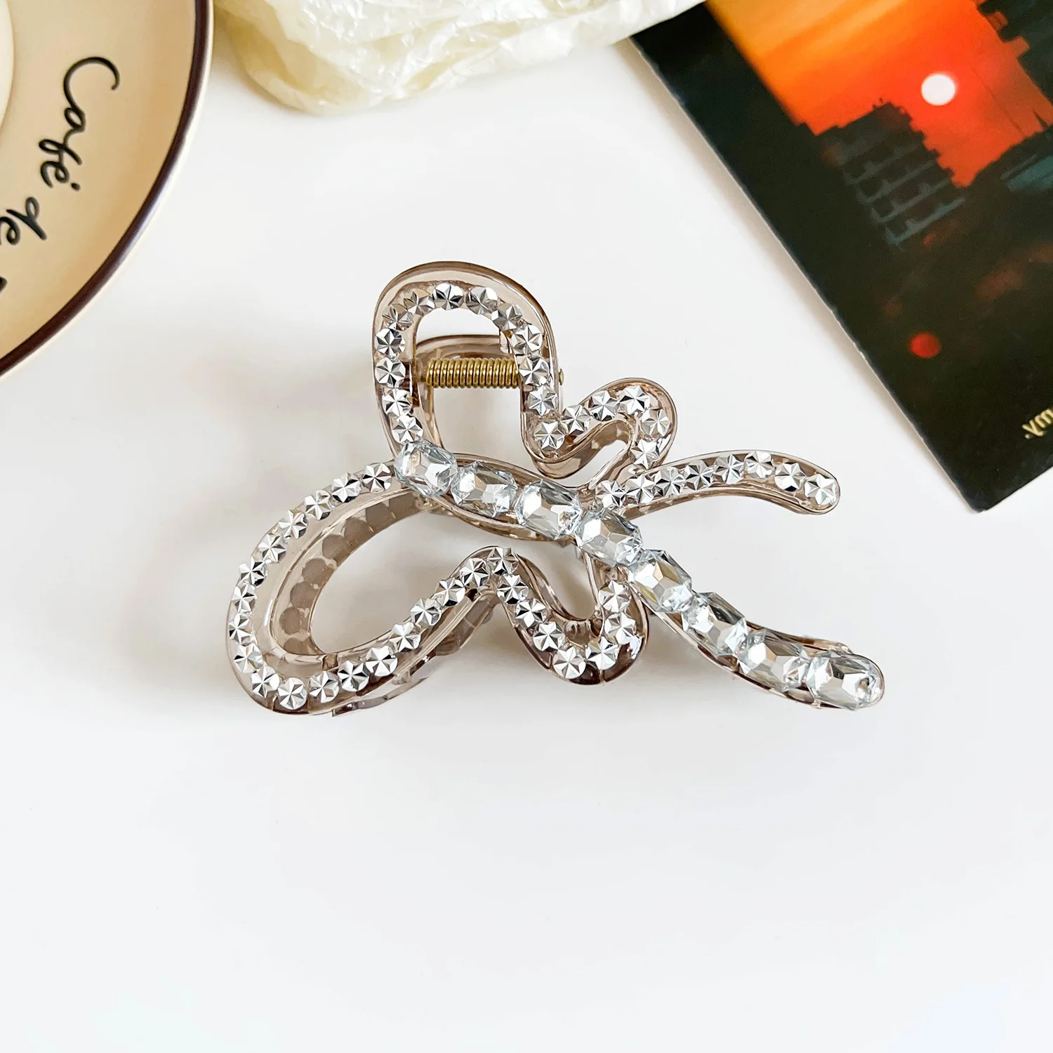 Hot Selling Crystal Diamond Butterfly Hair Claw Clip Girls Elegant Pearl Jaw Clip Women Luxury Date Party Hair Accessories Gifts