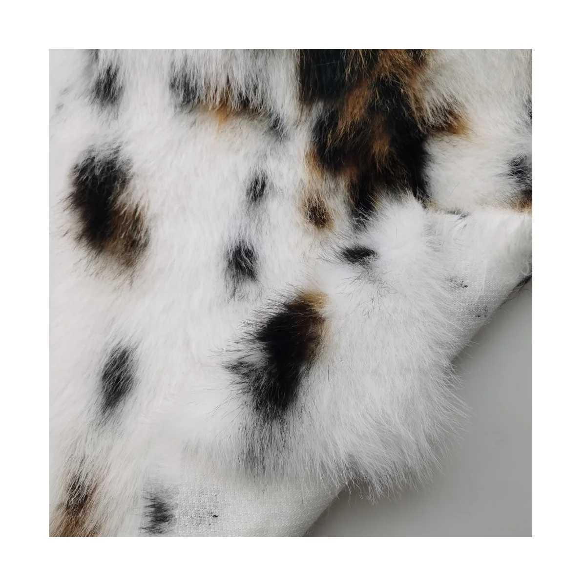 Fluffy Printed Tuscany Rabbit Faux Fur Fabric for Garment/ Home Textile/ Toys