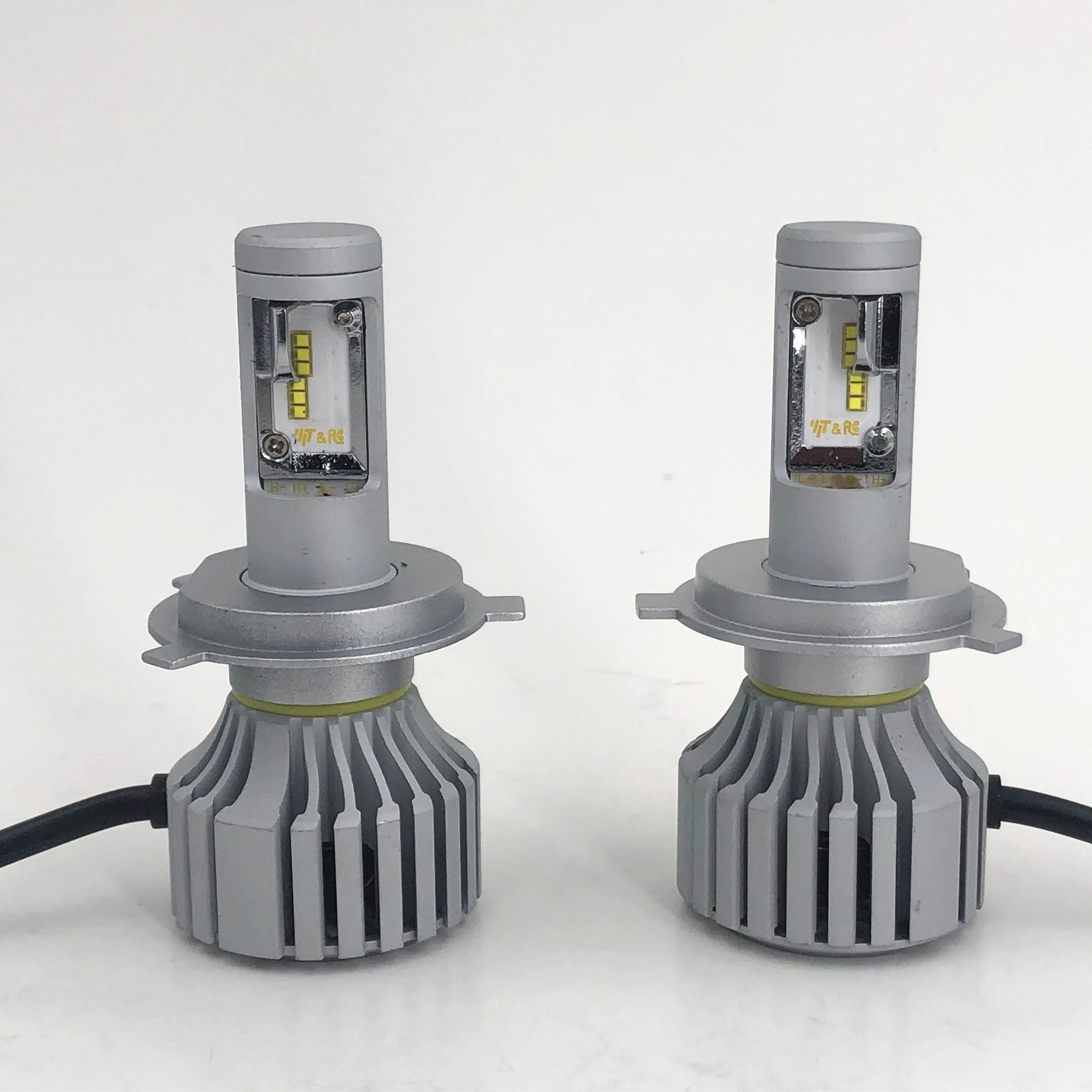 Factory Wholesale YEAKY/PHOTUM A6 H4 LED Car Light with RoHS CE E-mark DOT Certificate High Quality Auto LED Headlight